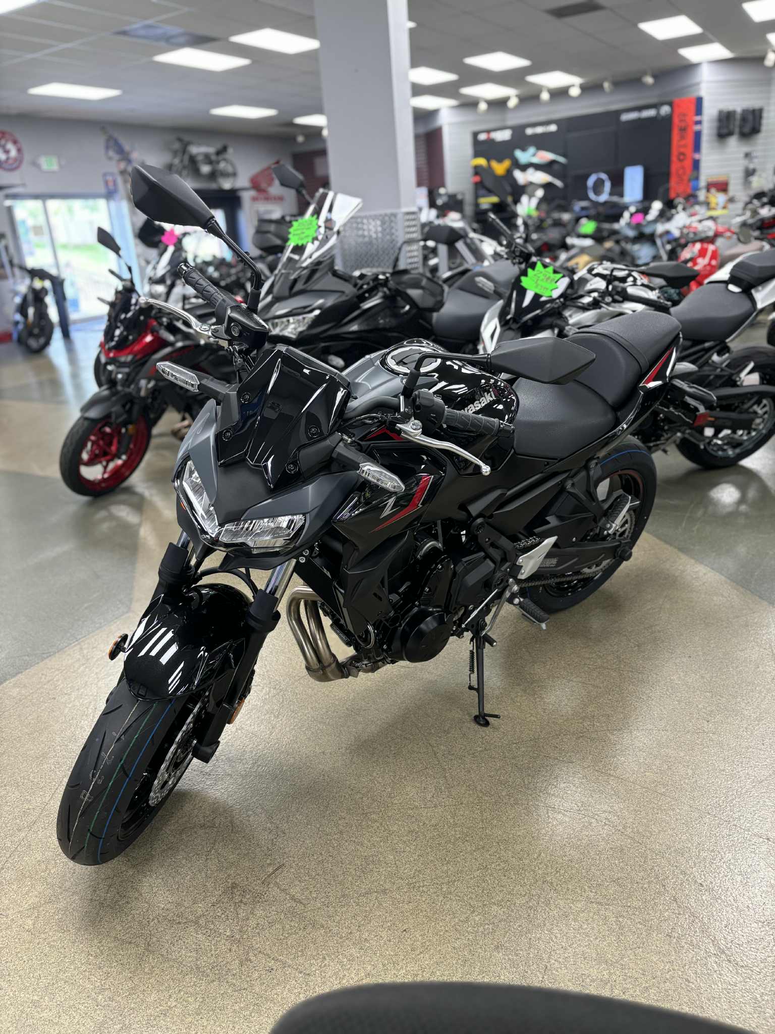 2025 Kawasaki Z650 - Photo 8