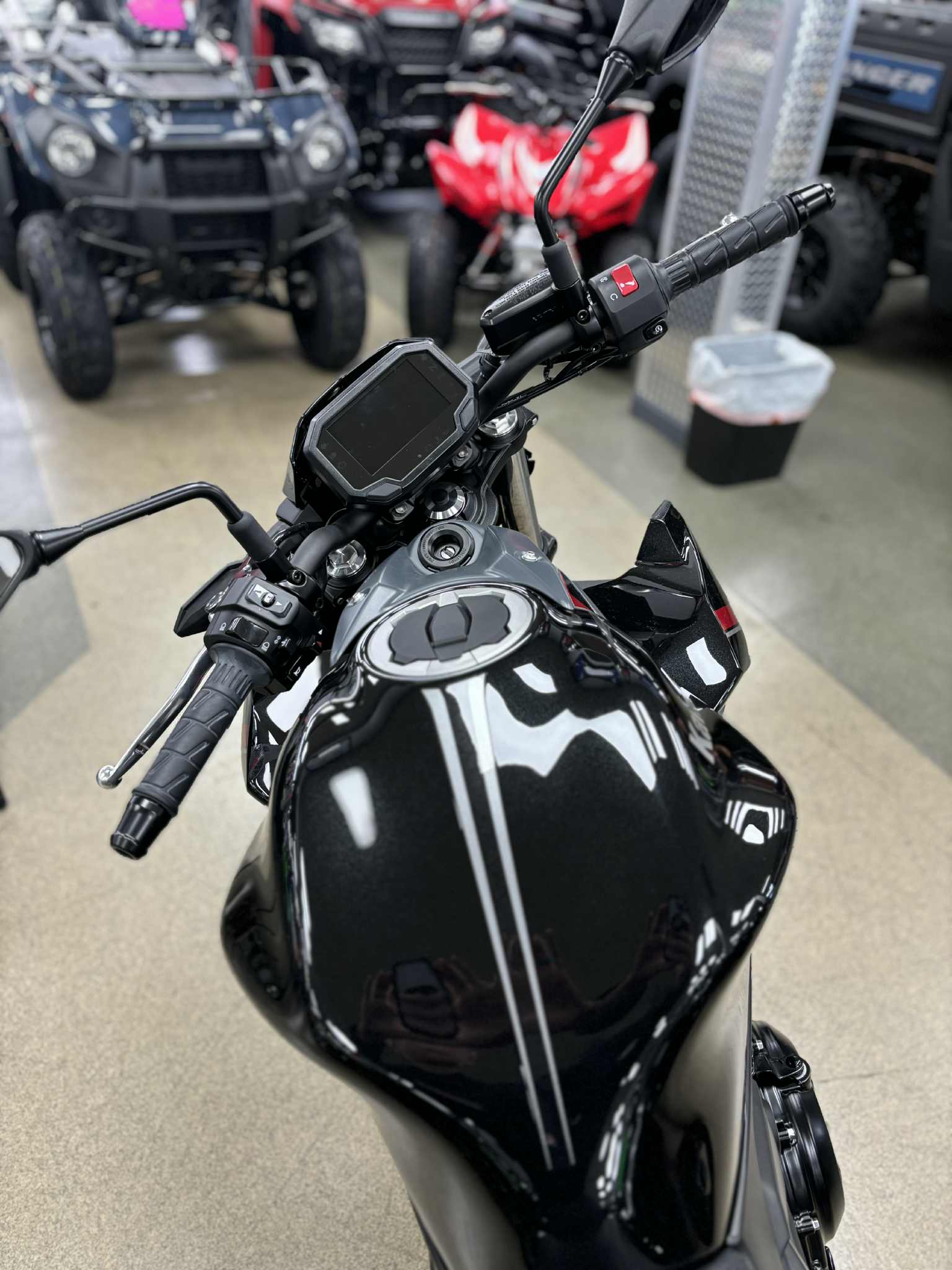 2025 Kawasaki Z650 - Photo 7