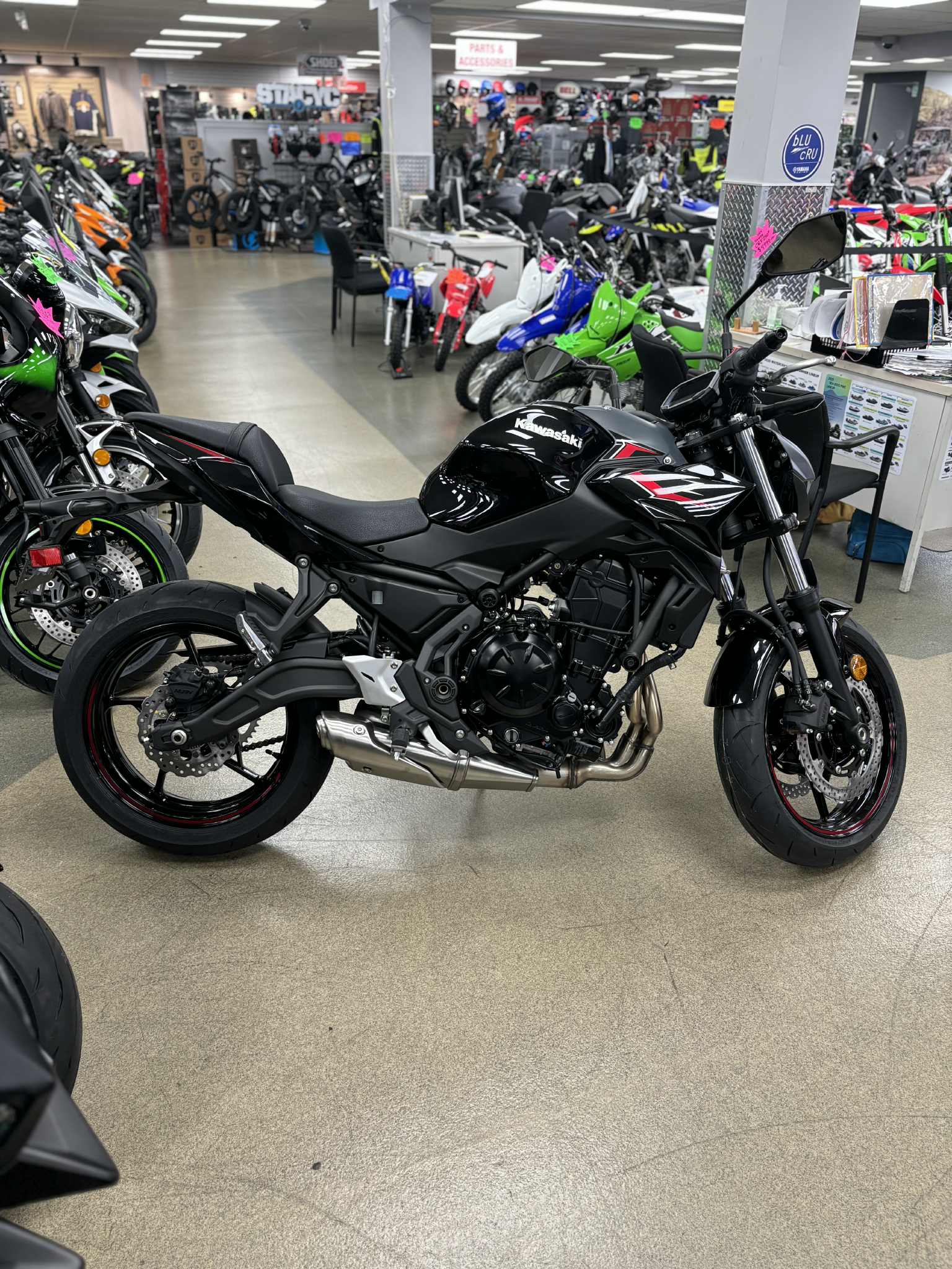 2025 Kawasaki Z650 - Photo 3