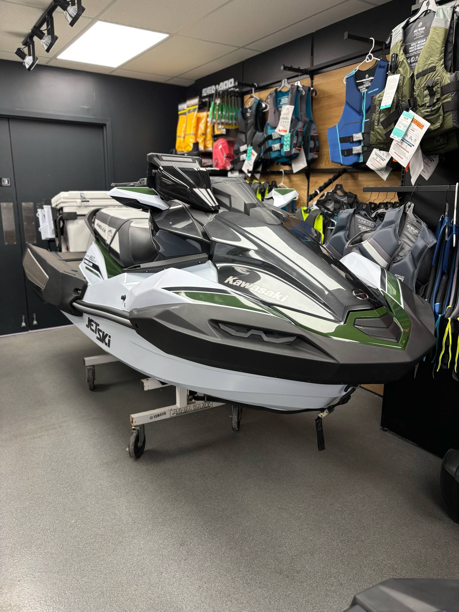 2025 Kawasaki JET SKI ULTRA 160 LX-S ANGLER - Photo 10