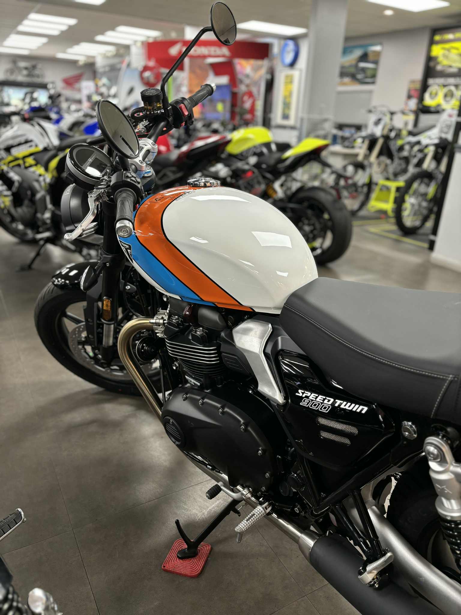 2025 Triumph Speed Twin 900 - Photo 7