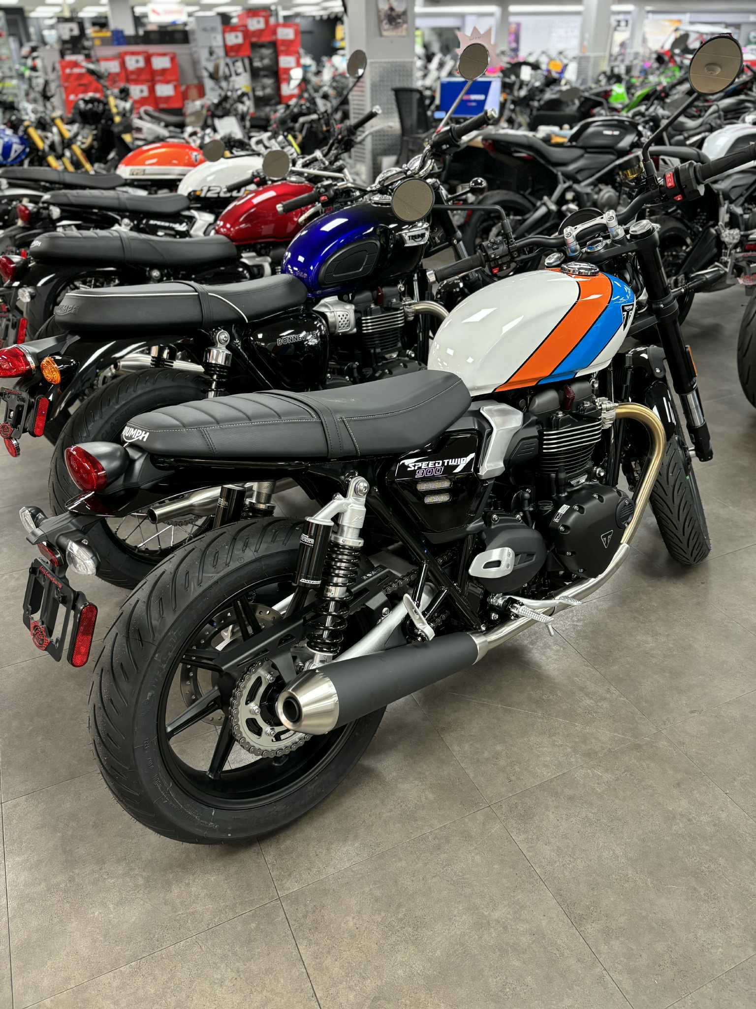 2025 Triumph Speed Twin 900 - Photo 4