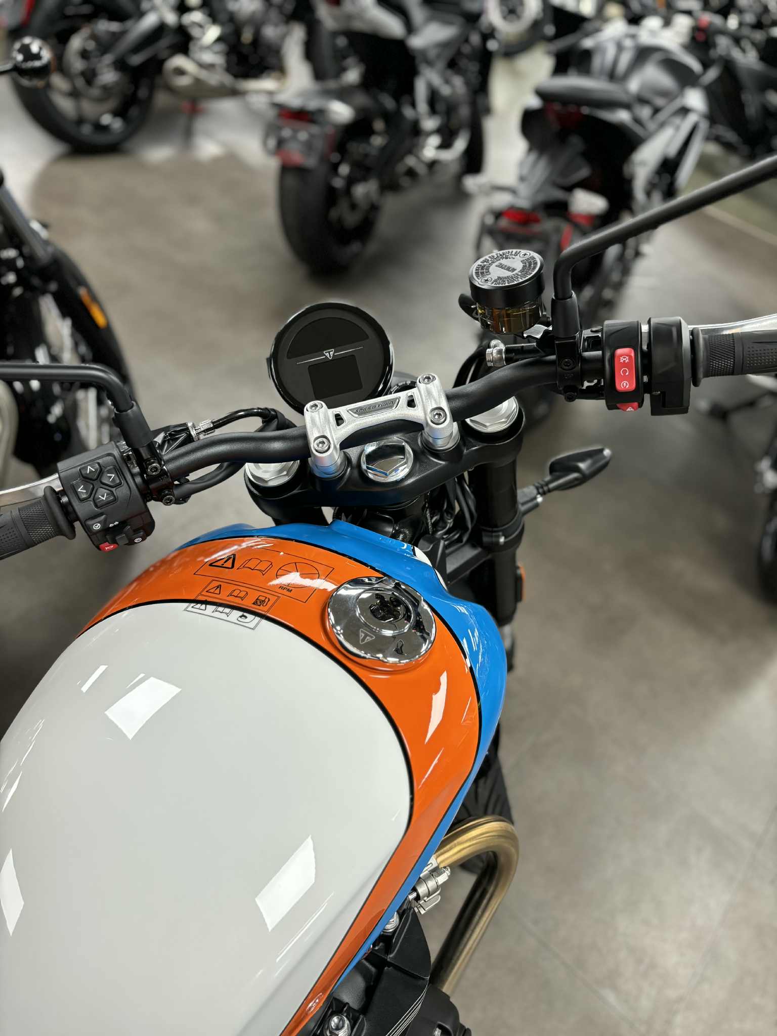 2025 Triumph Speed Twin 900 - Photo 3