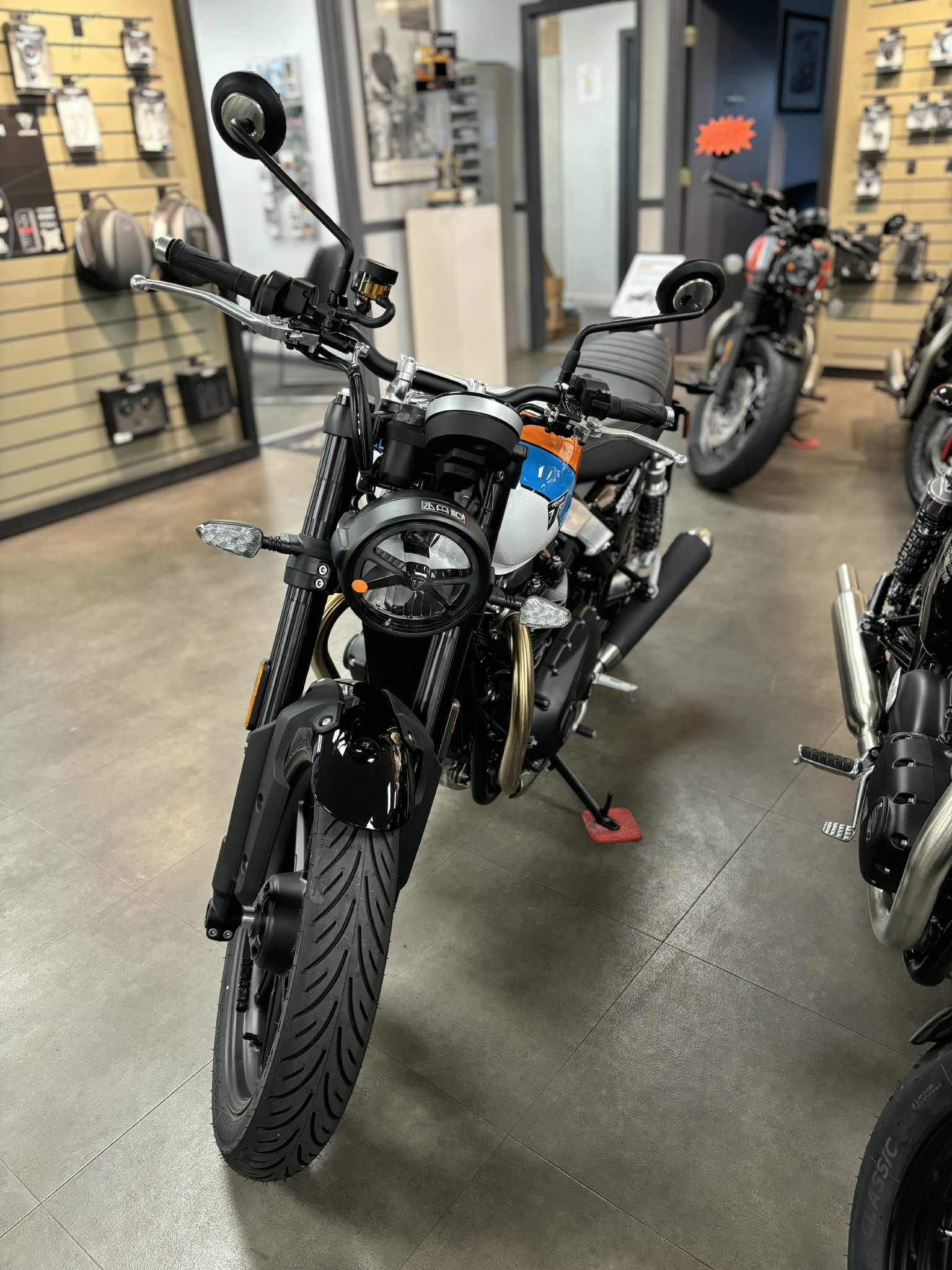 2025 Triumph Speed Twin 900 - Photo 9