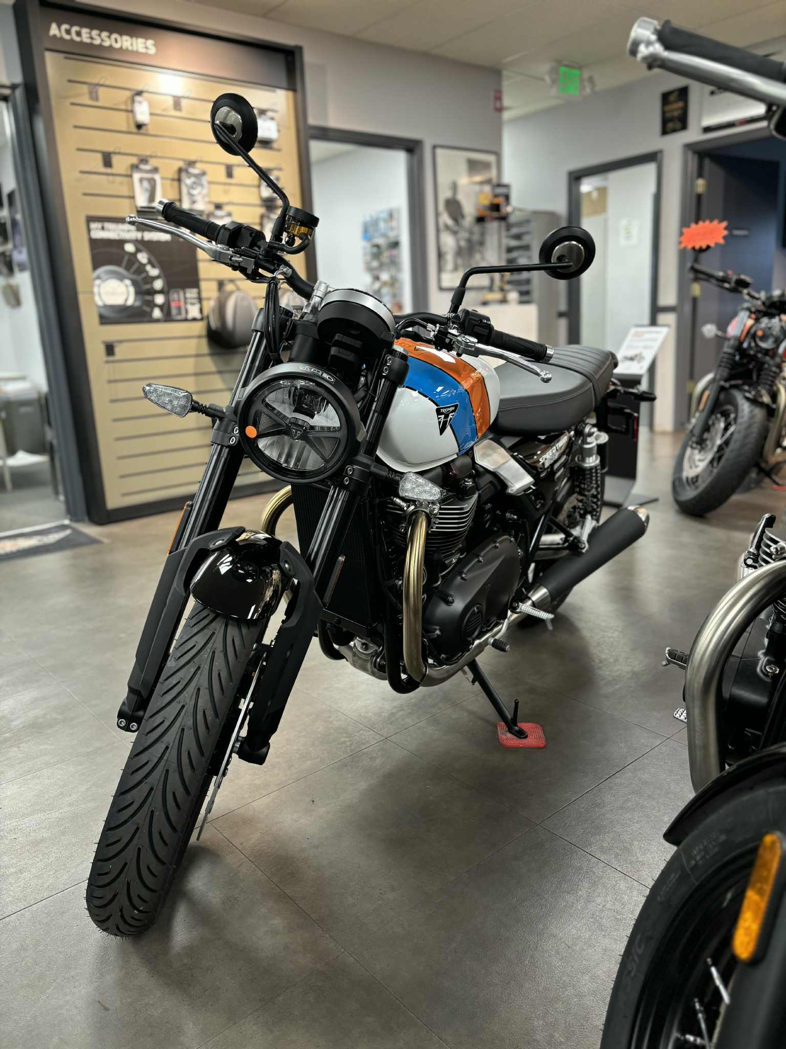 2025 Triumph Speed Twin 900 - Photo 8