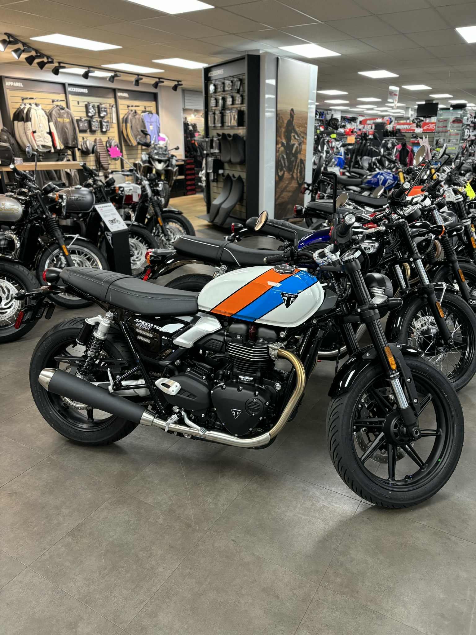 2025 Triumph Speed Twin 900 - Photo 2