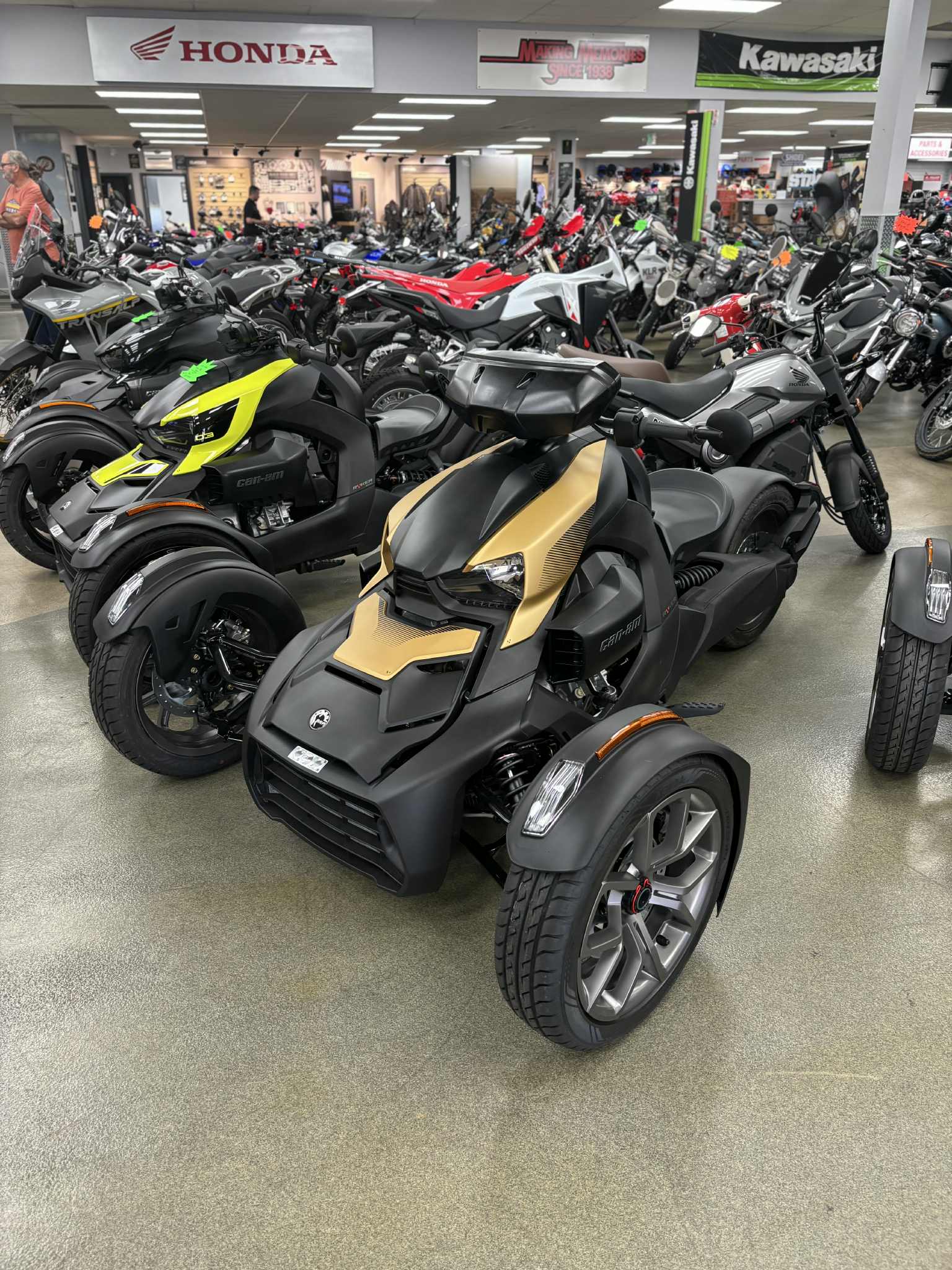 2025 Can-Am RD RYKER 900 CALI - Photo 2