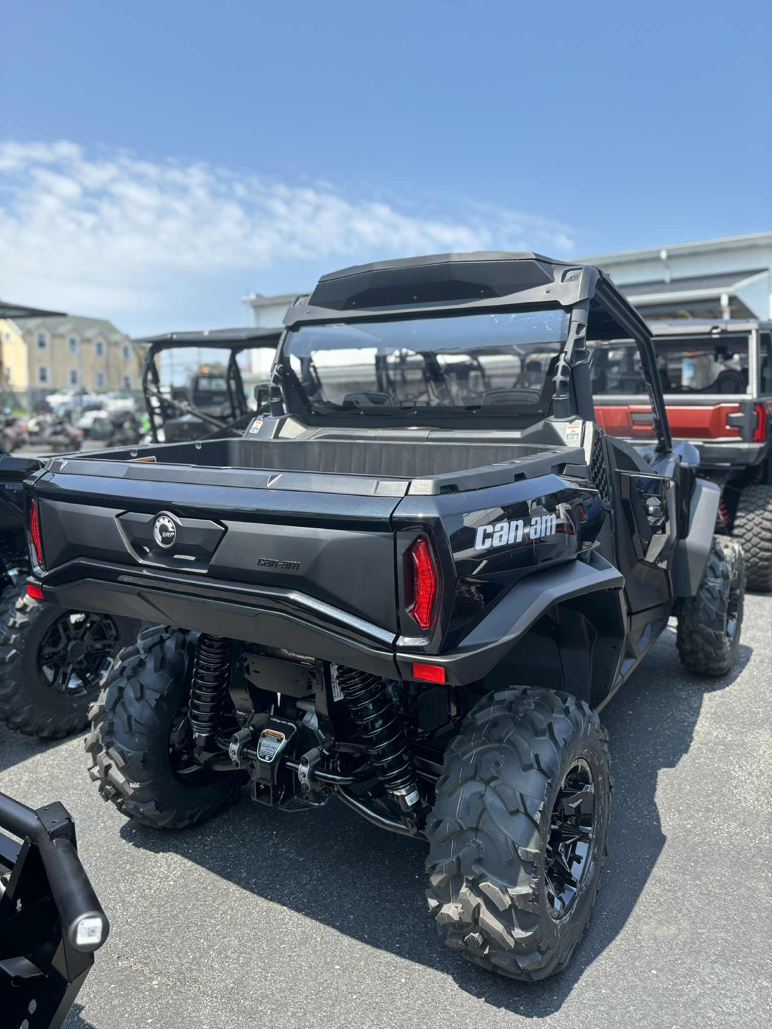 2025 Can-Am COMMANDER XT 700 - Photo 7