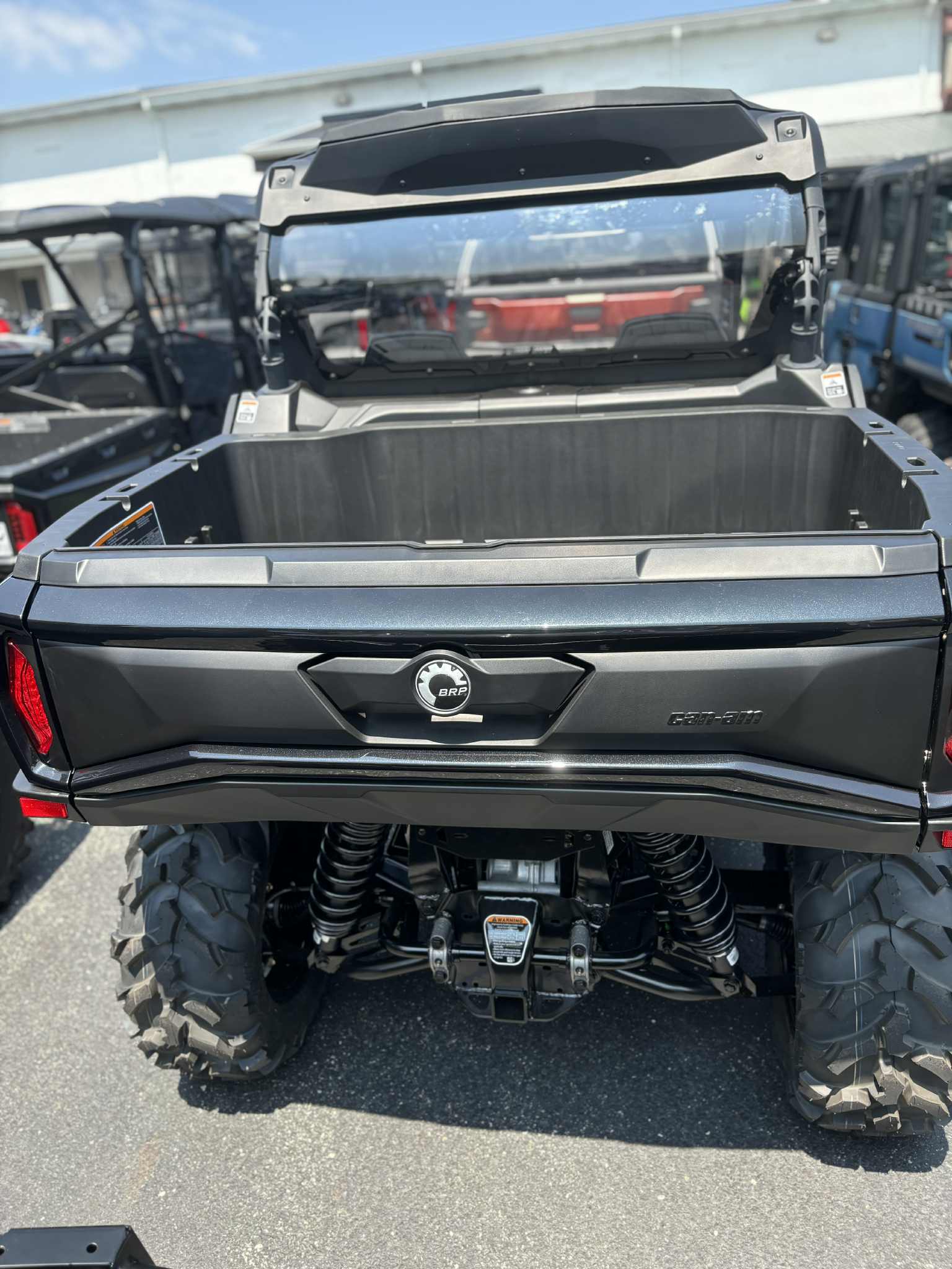 2025 Can-Am COMMANDER XT 700 - Photo 6