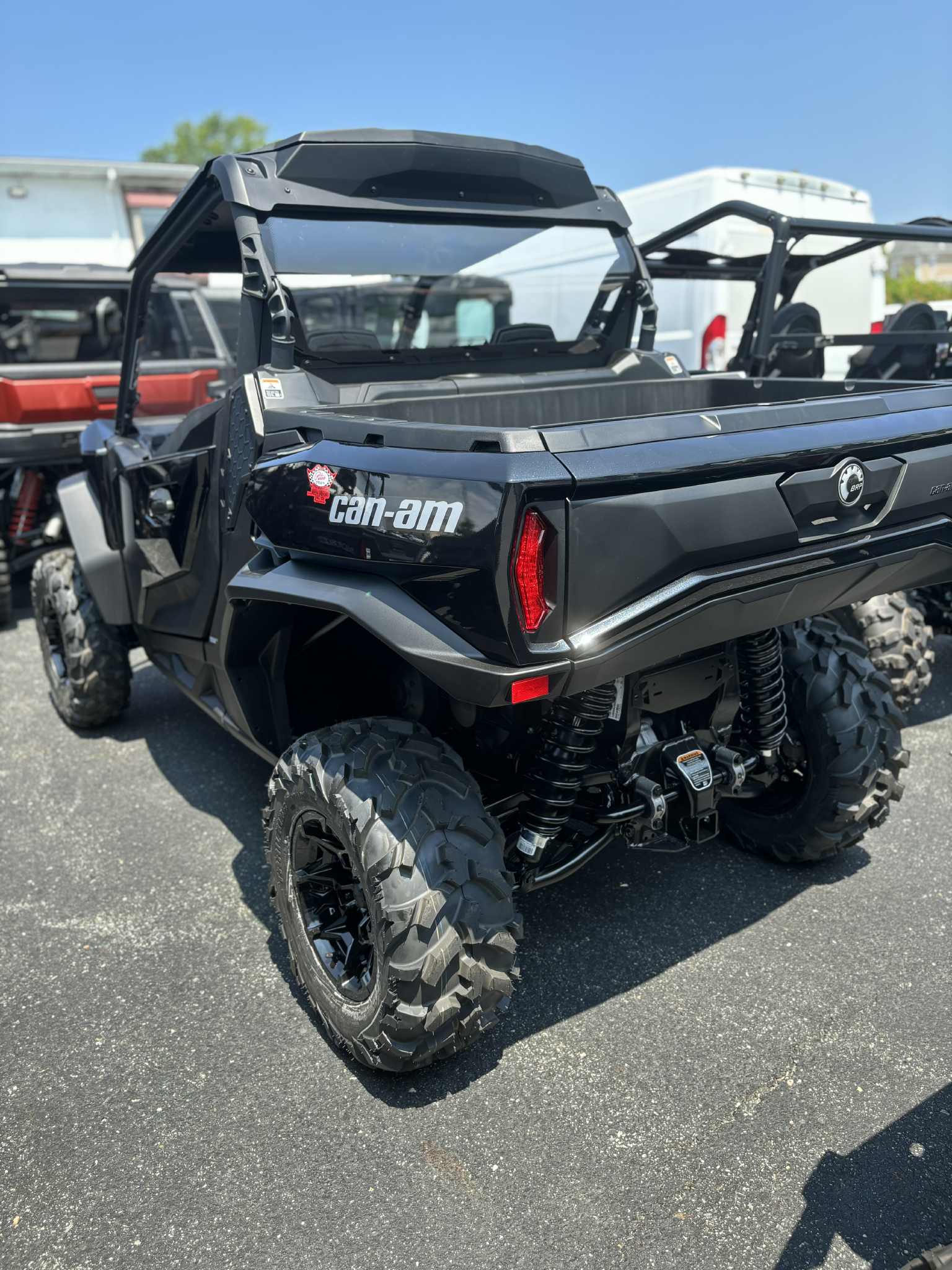 2025 Can-Am COMMANDER XT 700 - Photo 5