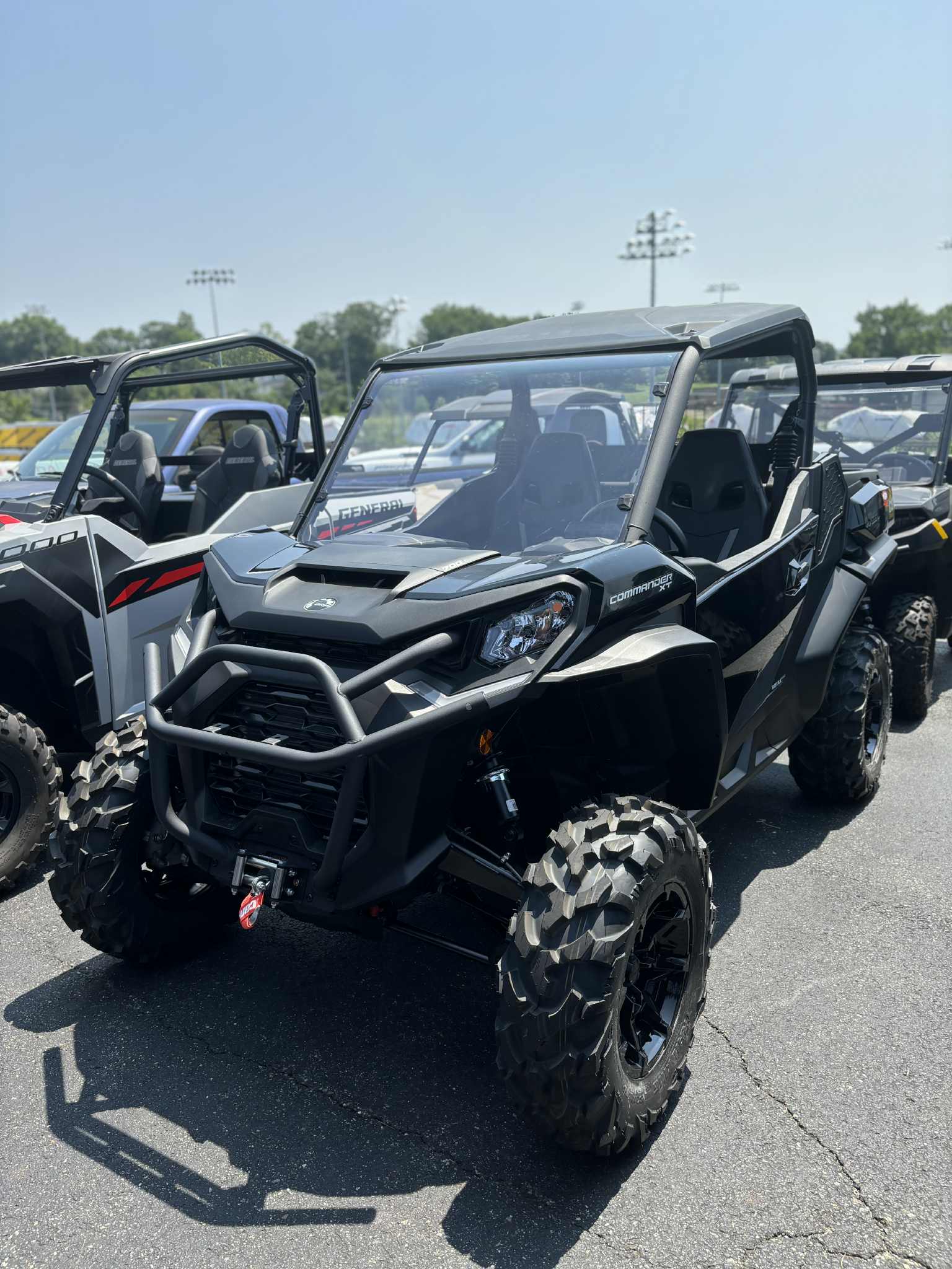 2025 Can-Am COMMANDER XT 700 - Photo 2