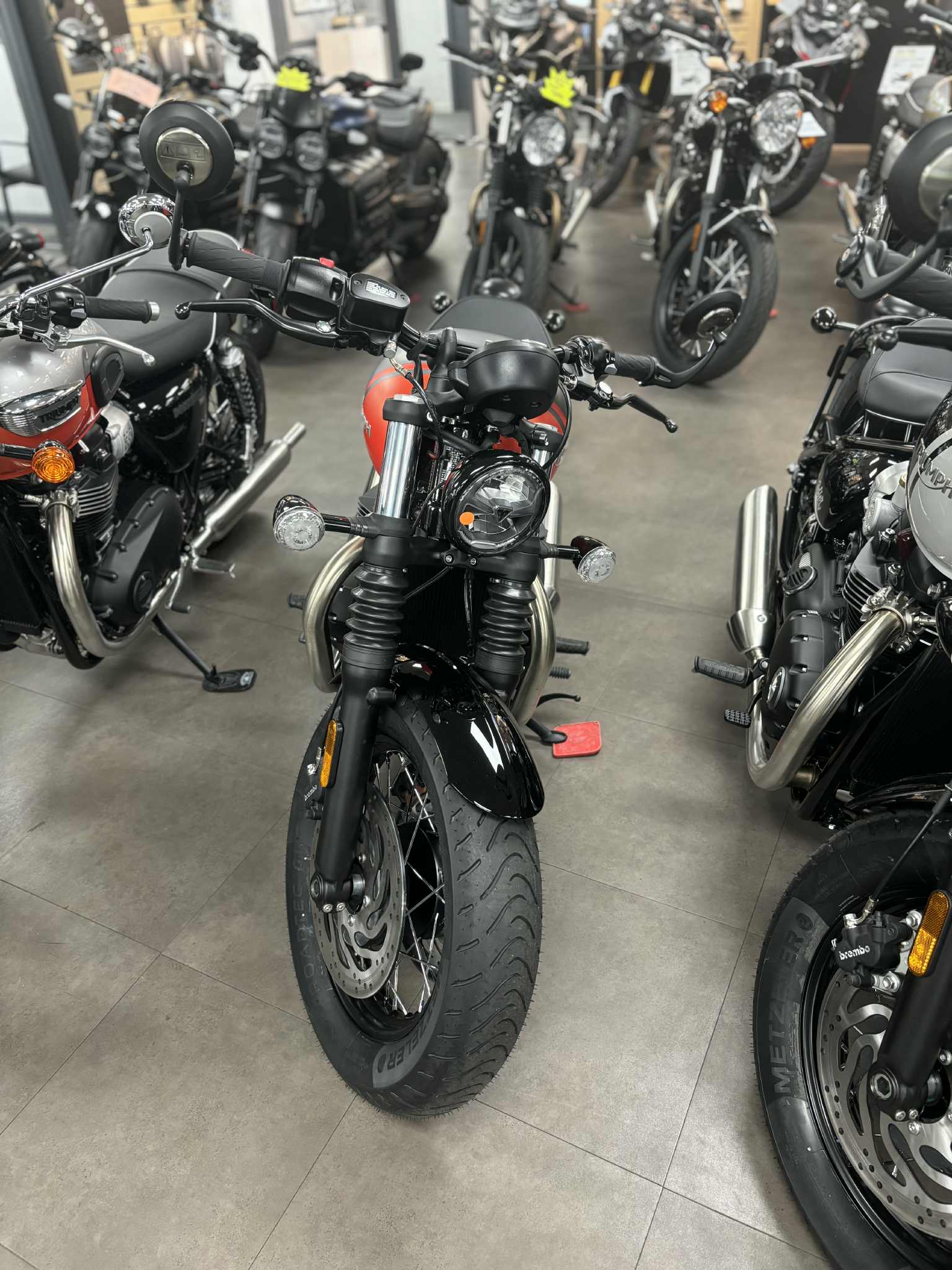 2025 Triumph Bonneville Bobber - Photo 8