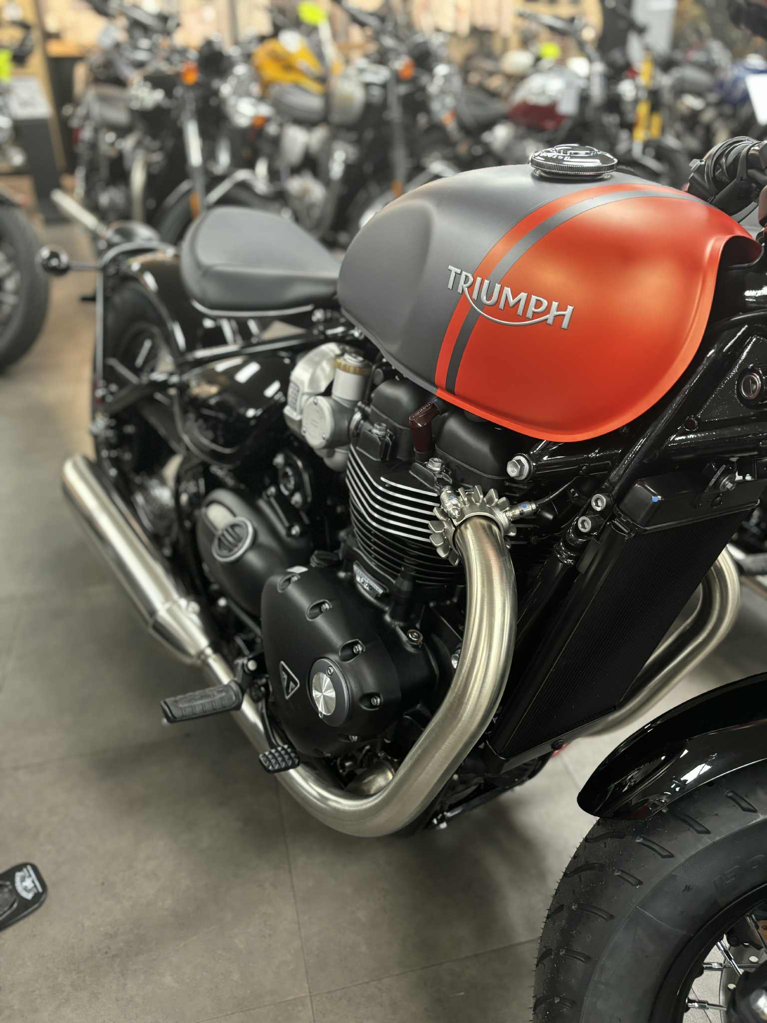 2025 Triumph Bonneville Bobber - Photo 3