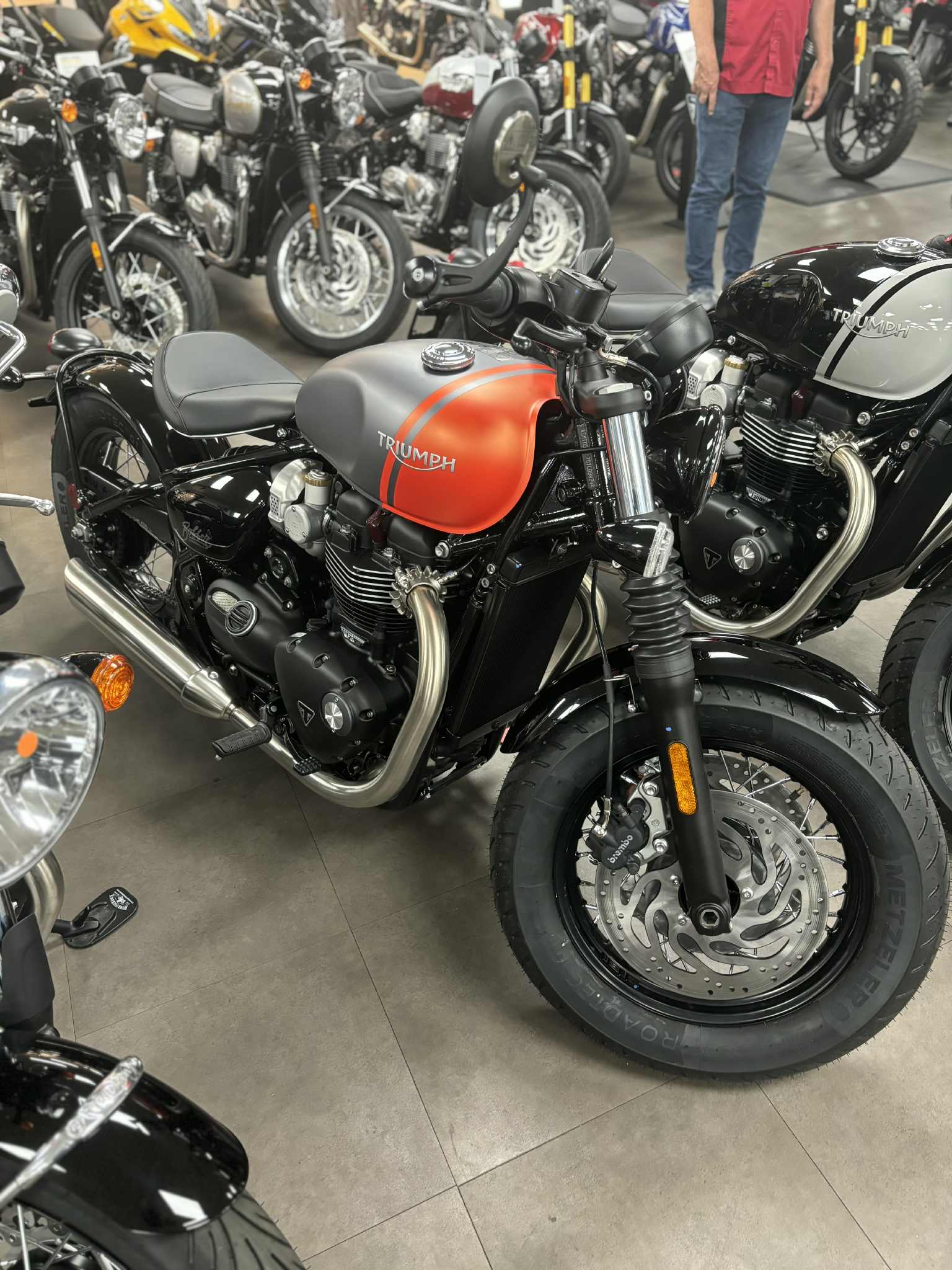 2025 Triumph Bonneville Bobber - Photo 2