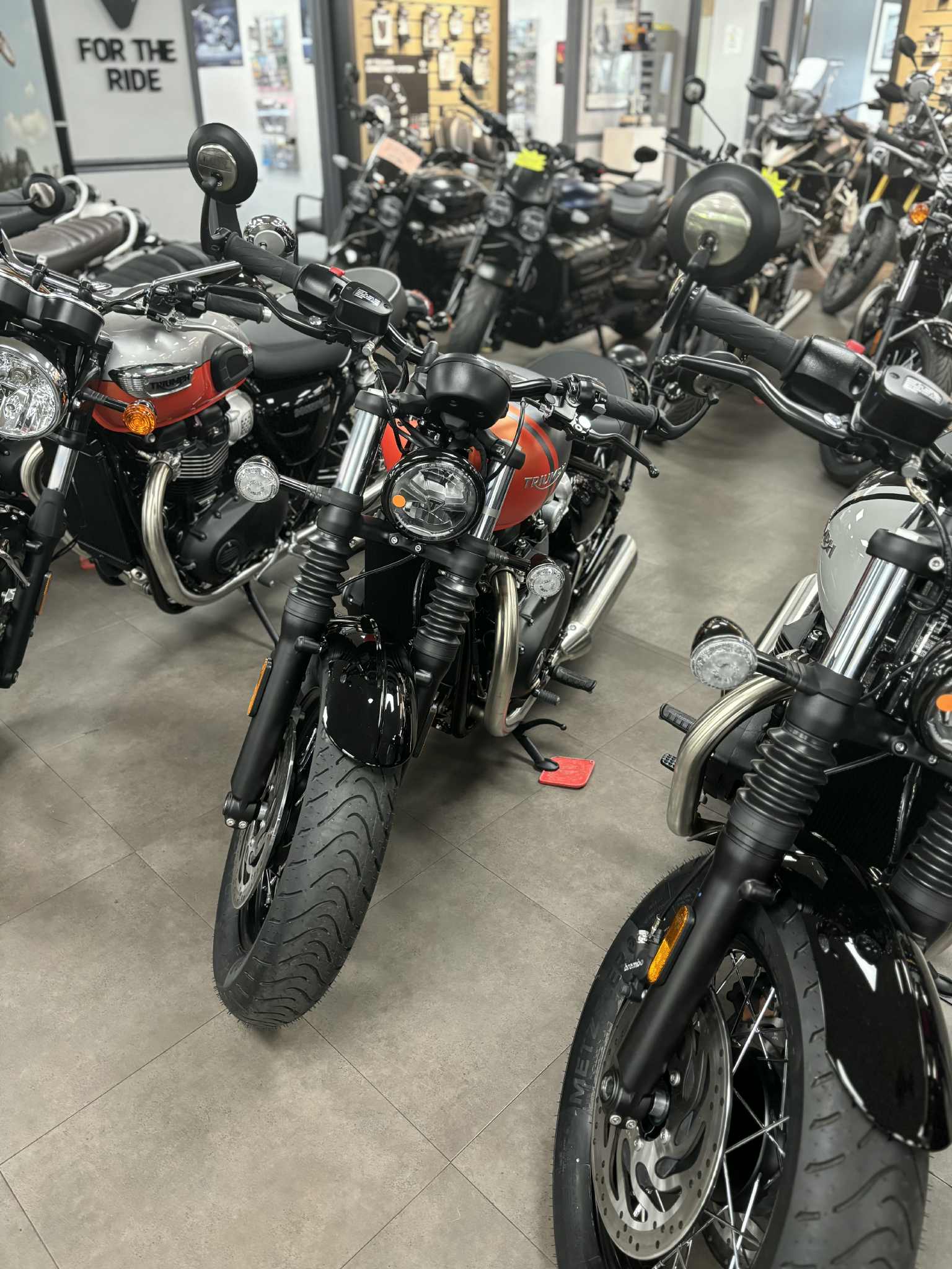 2025 Triumph Bonneville Bobber - Photo 7