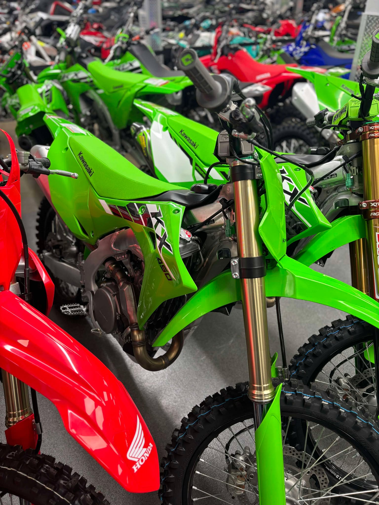 2025 Kawasaki KX™ 450 - Photo 7
