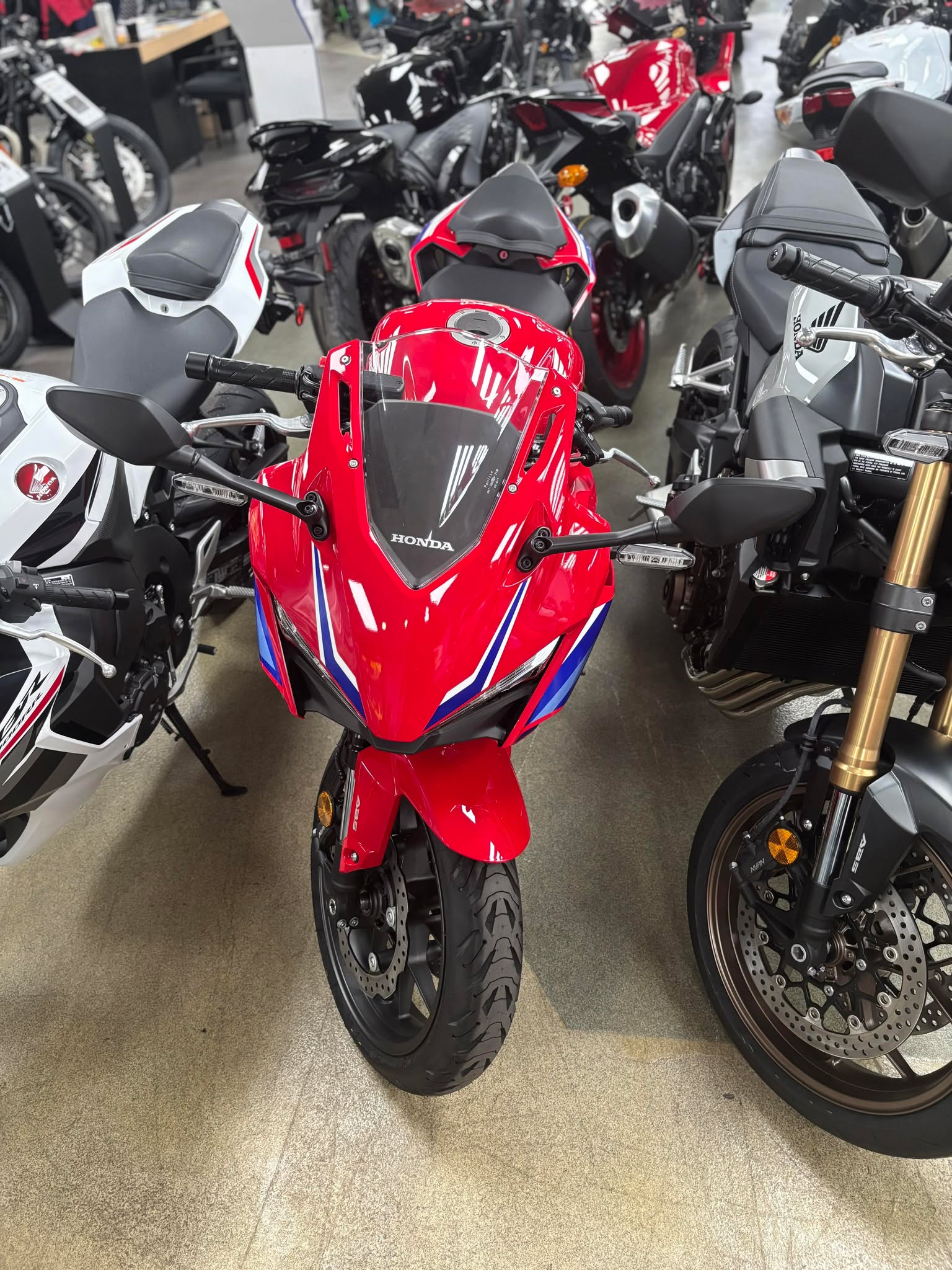 2025 Honda CBR500R ABS - Photo 8