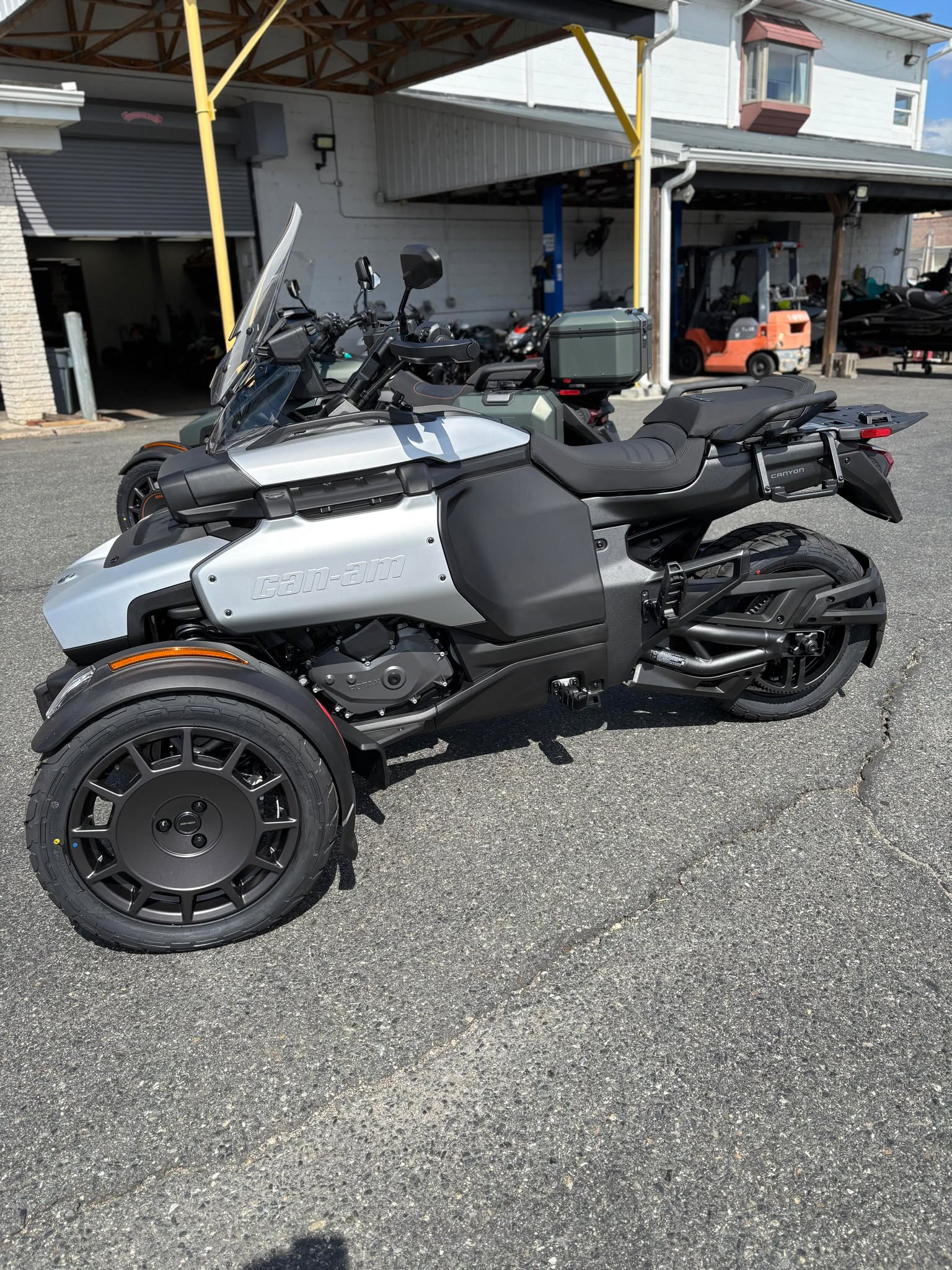 2025 Can-Am CANYON - Photo 8