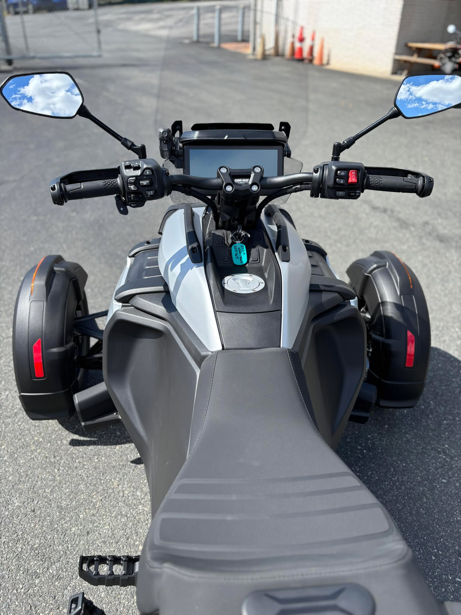 2025 Can-Am CANYON - Photo 6