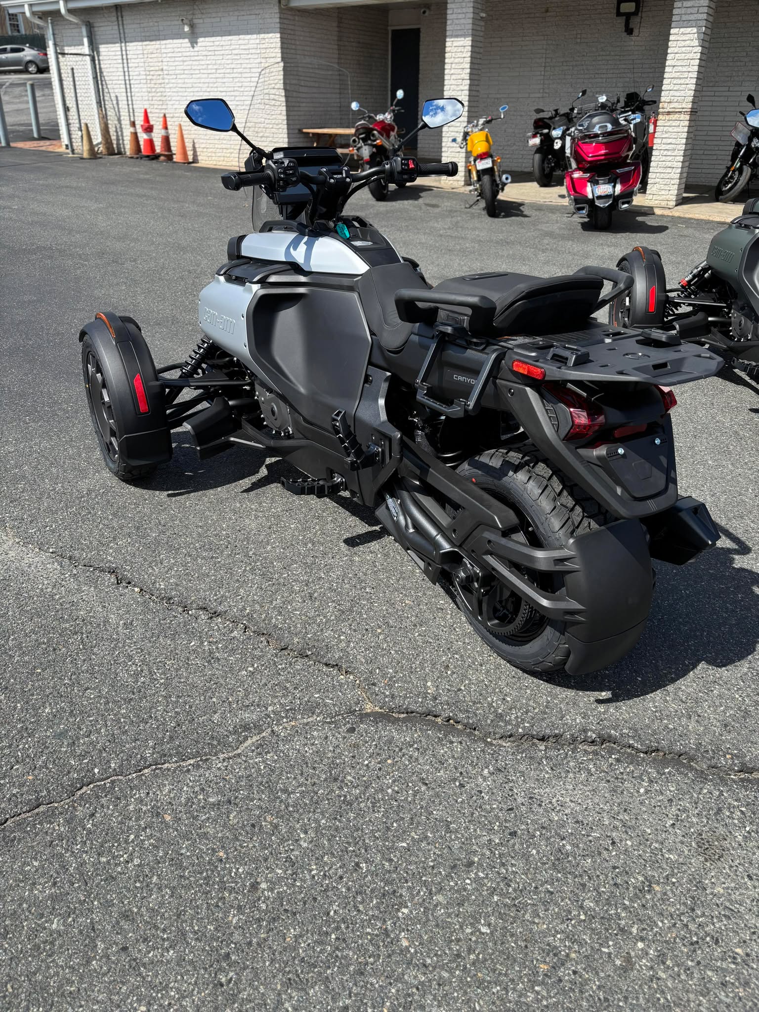2025 Can-Am CANYON - Photo 7
