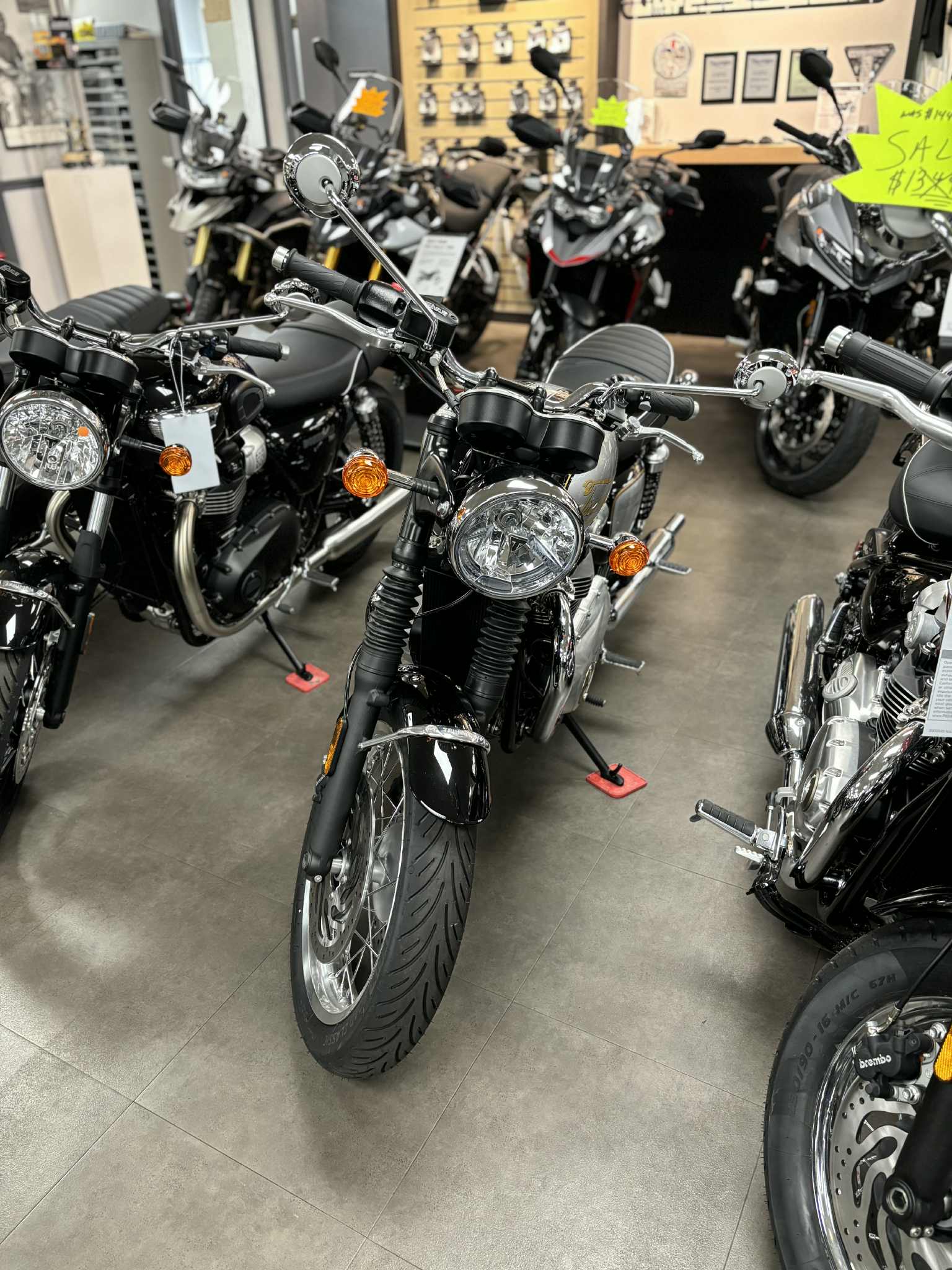 2025 Triumph Bonneville T120 (ICON) - Photo 9