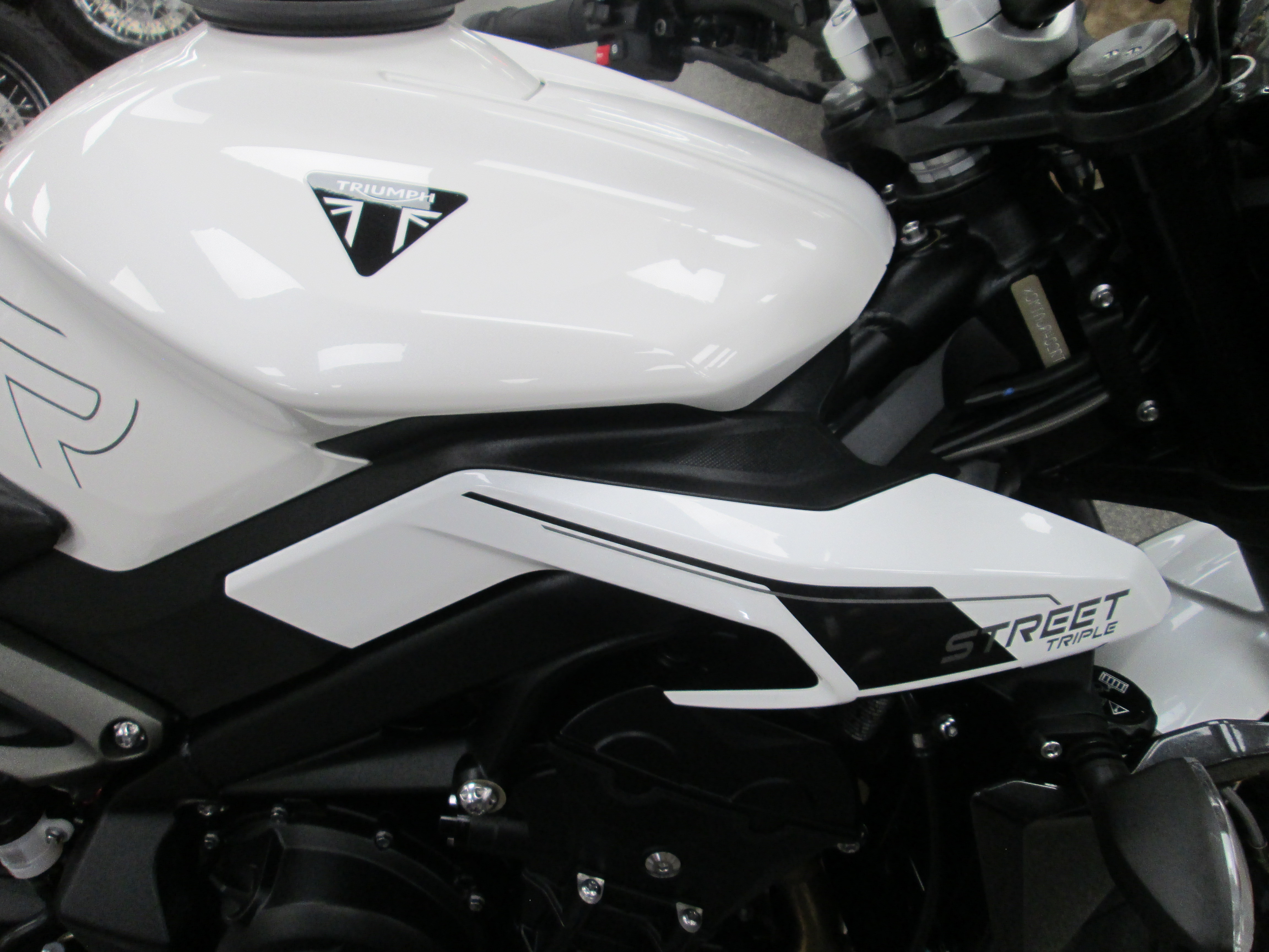 2024 Triumph street triple - Photo 5