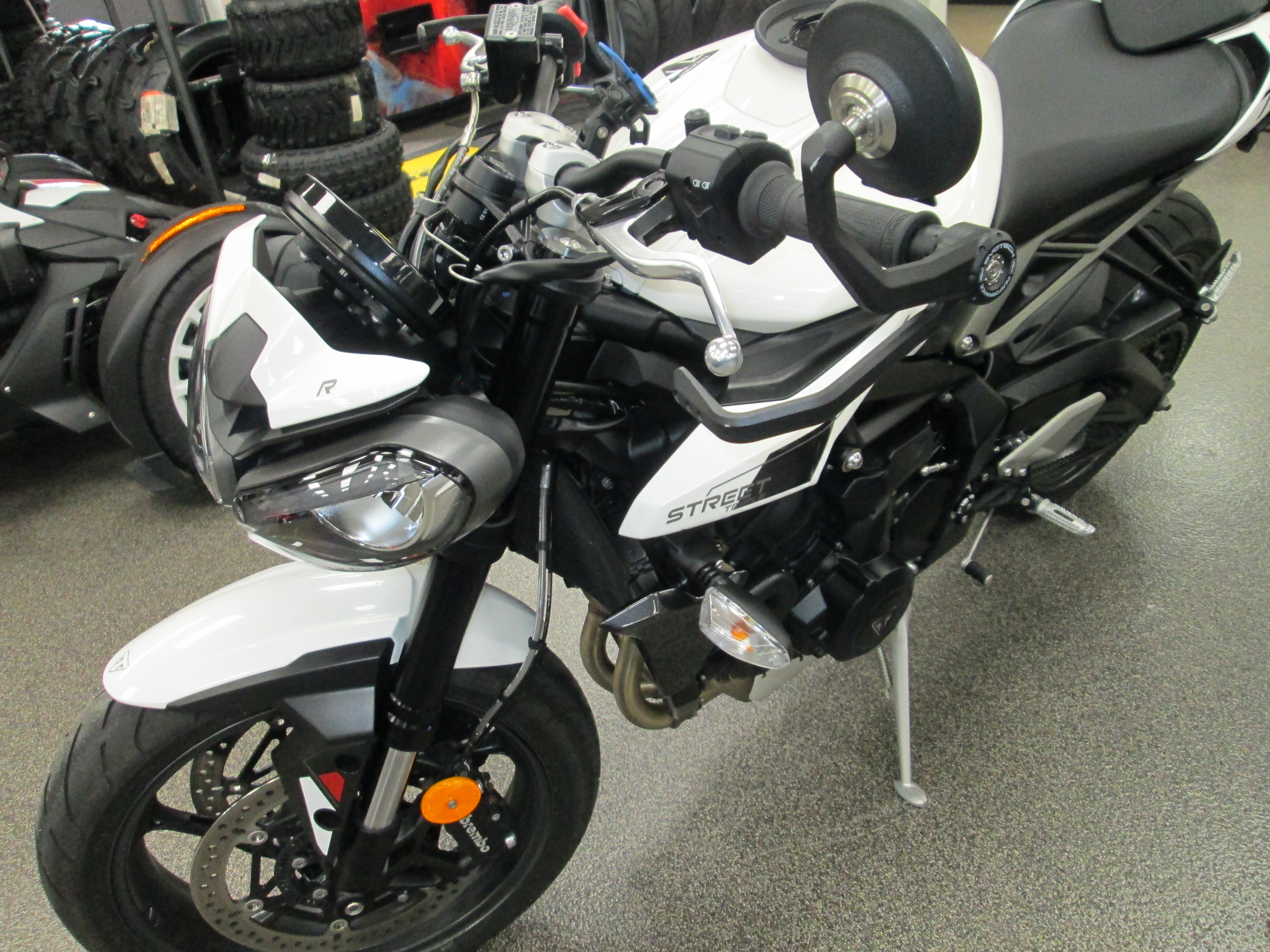 2024 Triumph street triple - Photo 6
