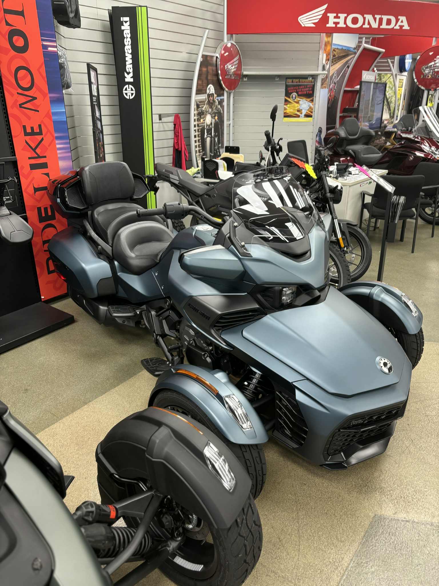 2025 Can-Am SPYDER F3 LIMITED - Photo 8