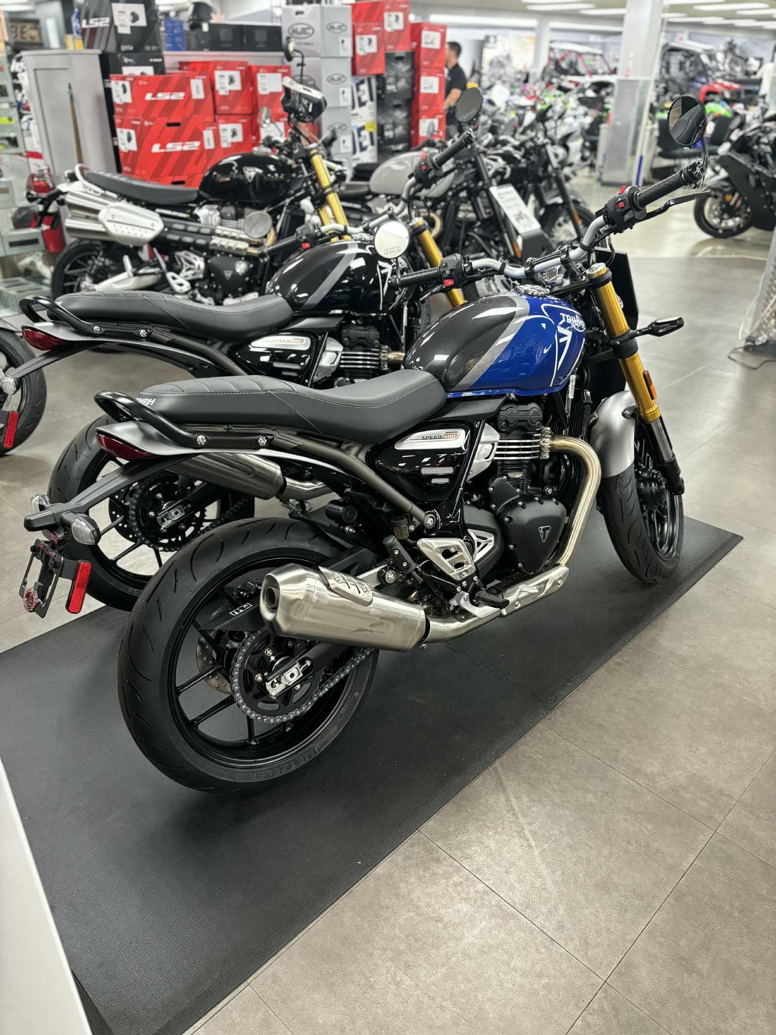 2025 Triumph Speed 400 - Photo 4