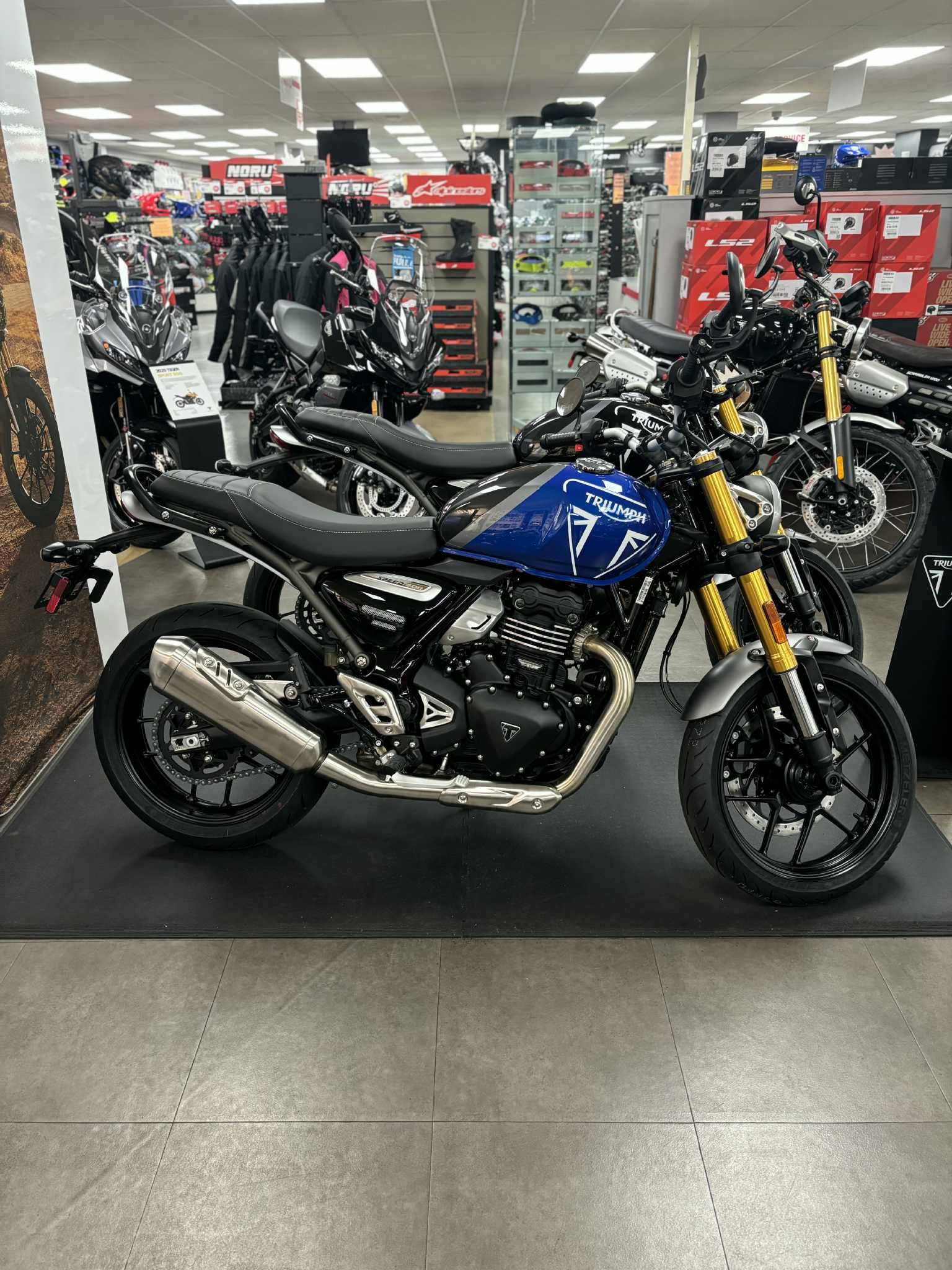 2025 Triumph Speed 400 - Photo 3