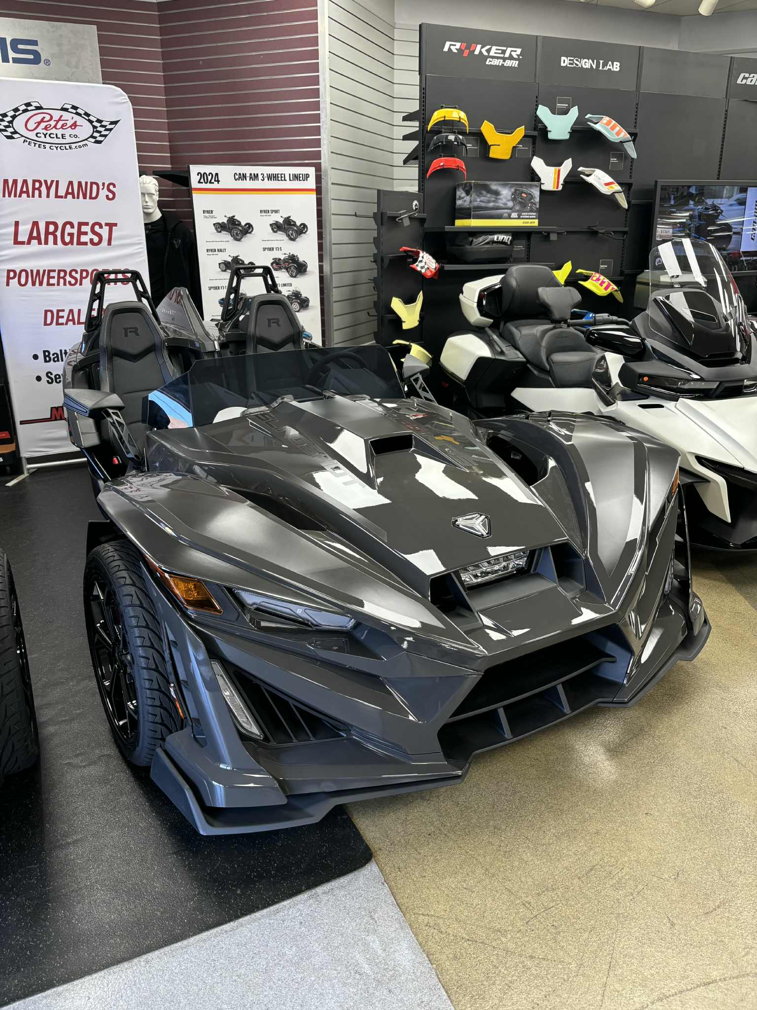 2025 Slingshot SLINGSHOT R AUTODRIVE - Photo 9