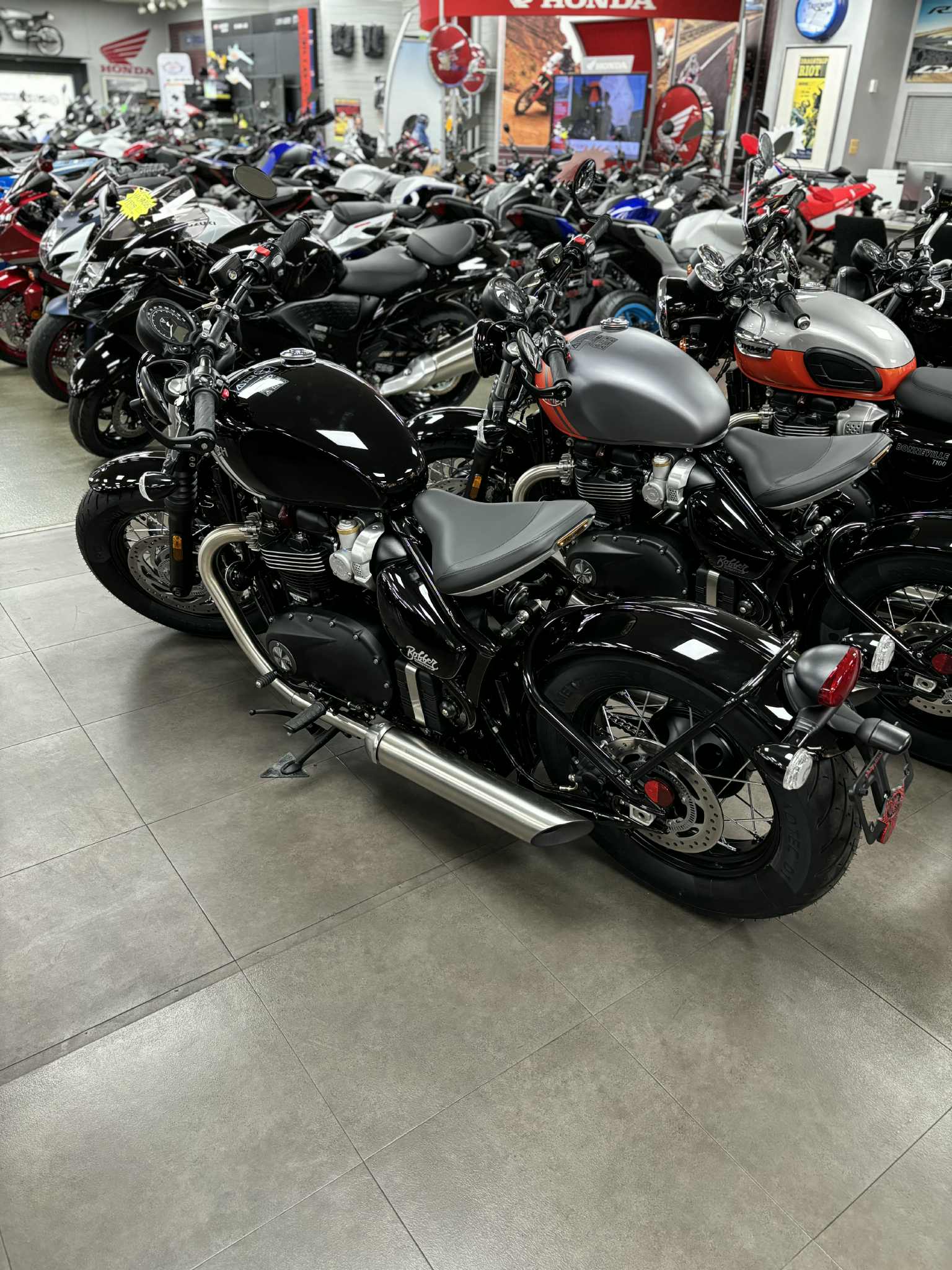 2025 Triumph Bonneville Bobber - Photo 5
