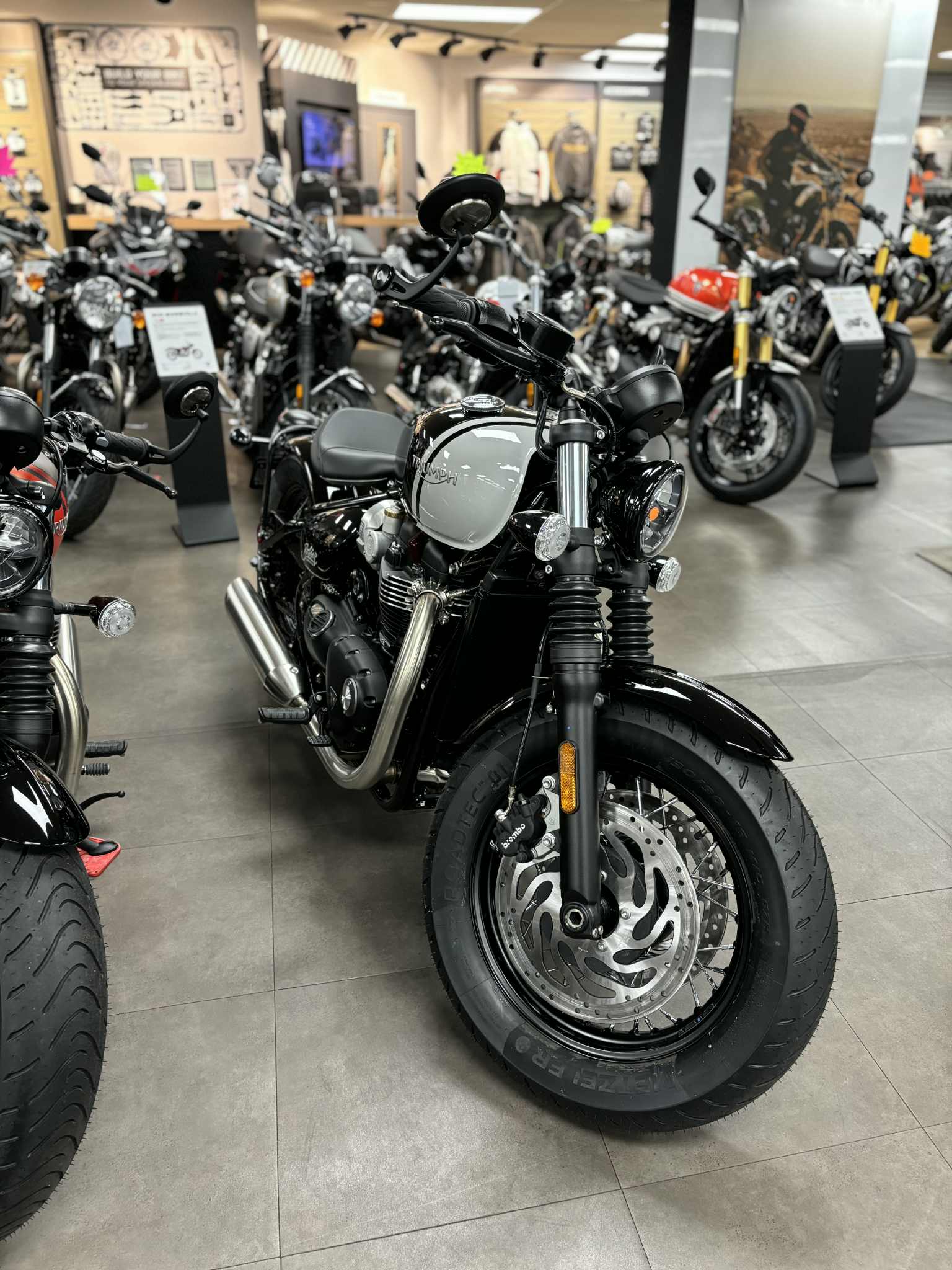 2025 Triumph Bonneville Bobber - Photo 9