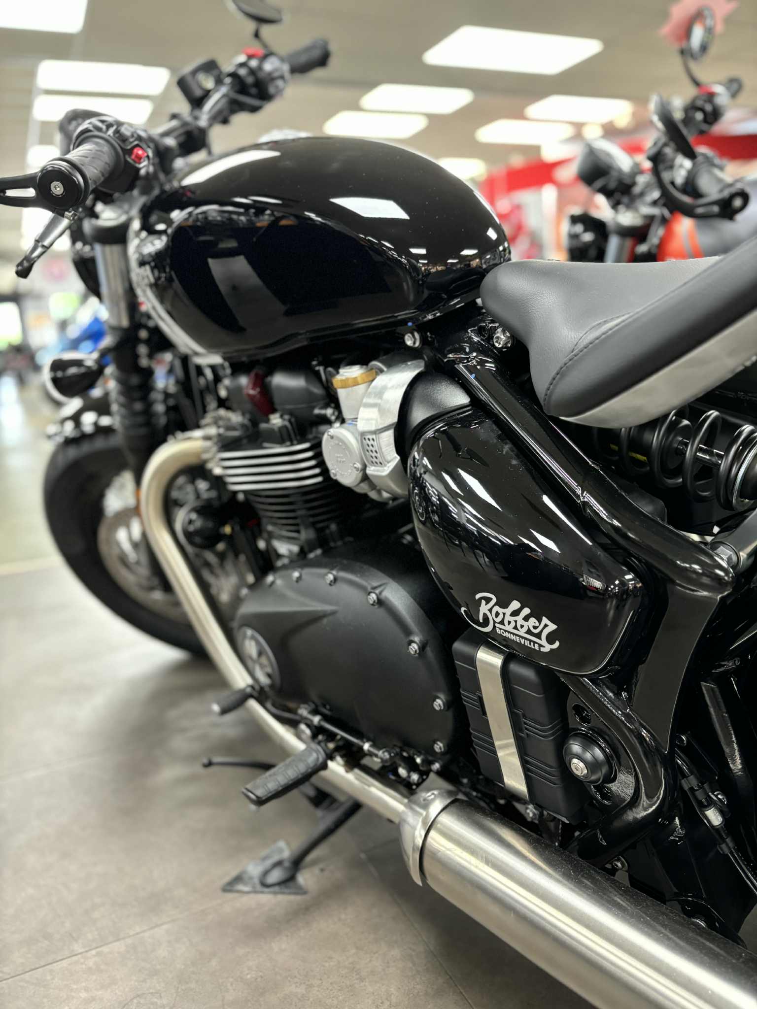 2025 Triumph Bonneville Bobber - Photo 4