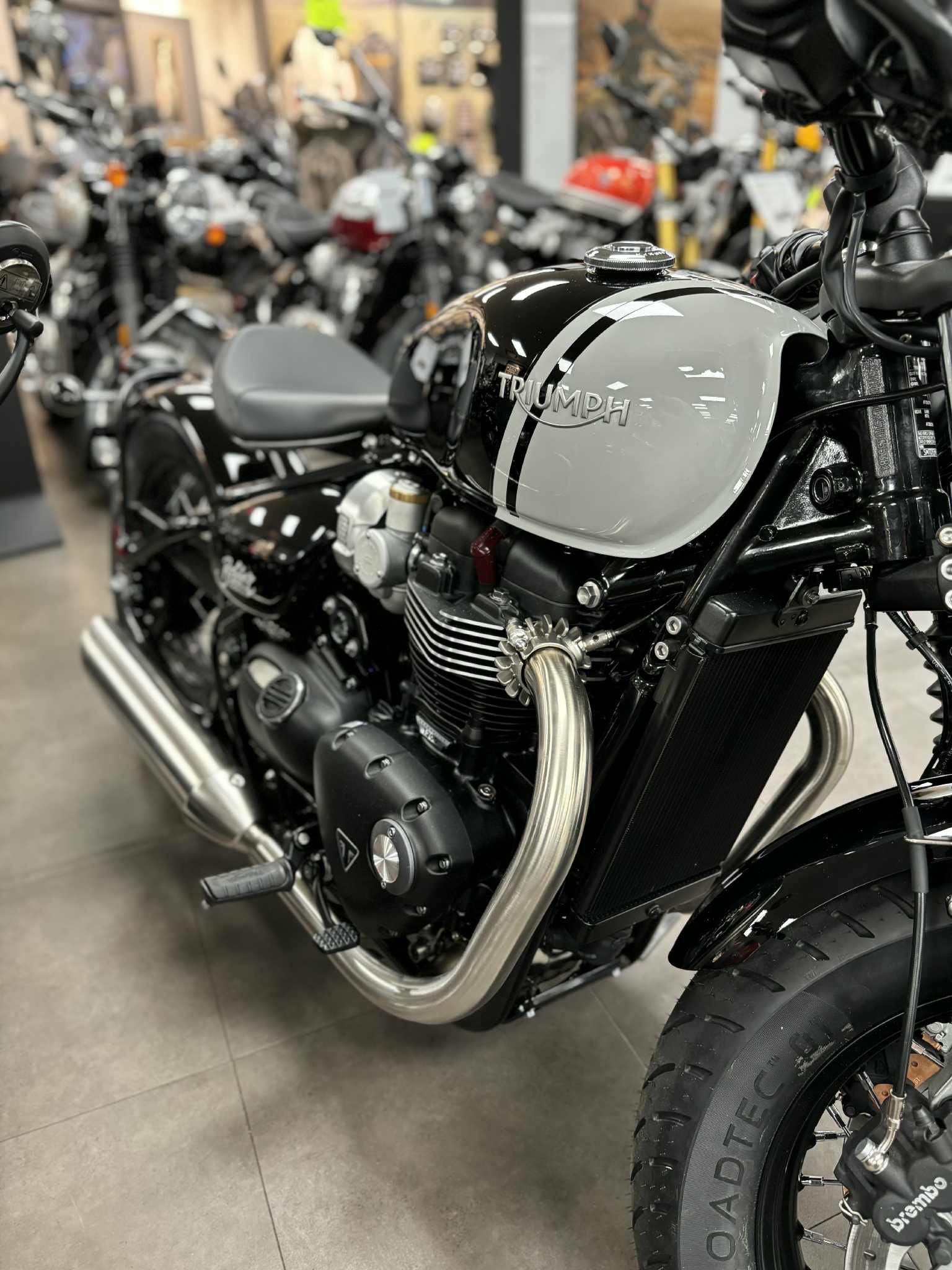 2025 Triumph Bonneville Bobber - Photo 8