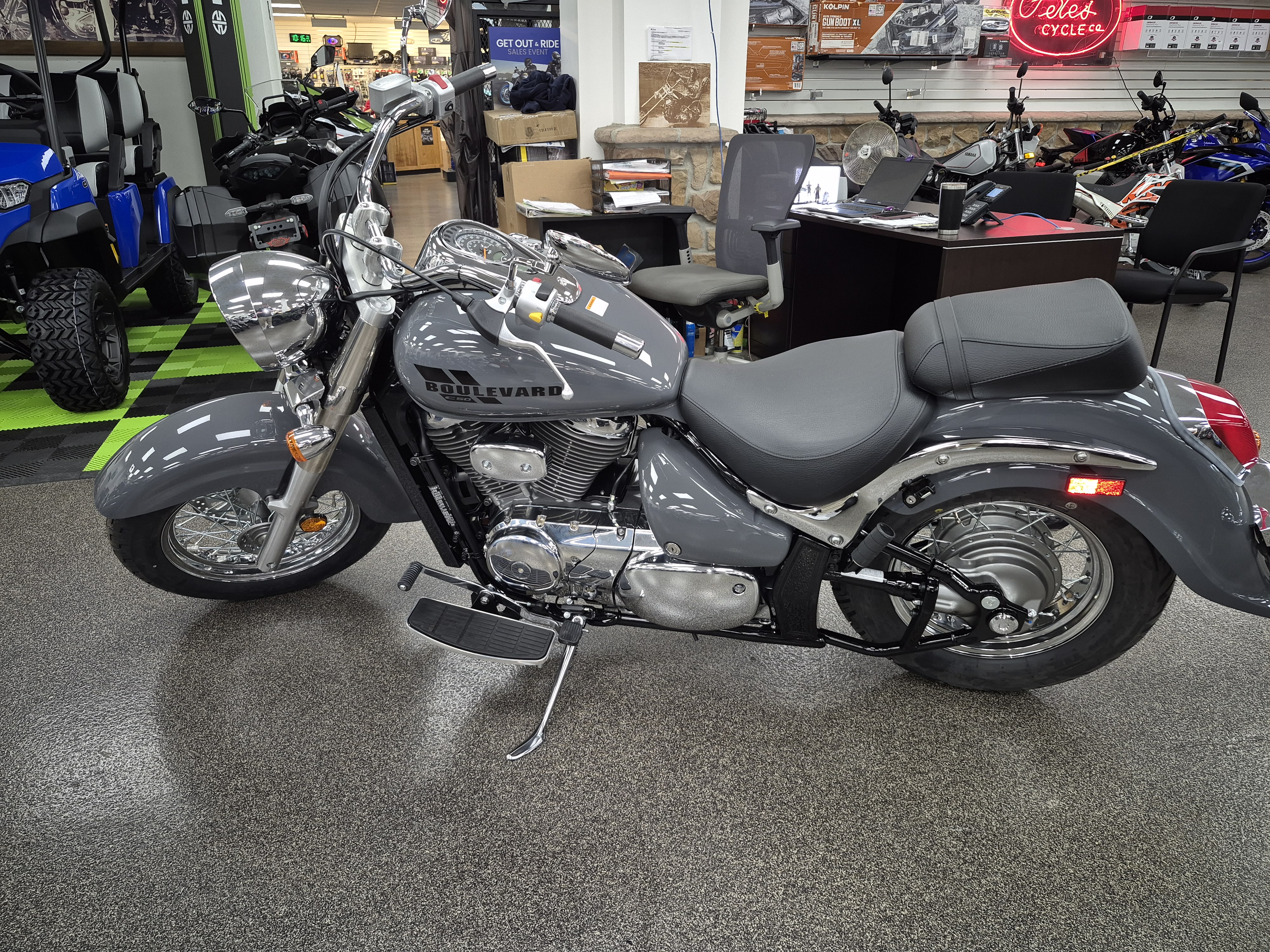 2025 Suzuki Boulevard C50 - Photo 5