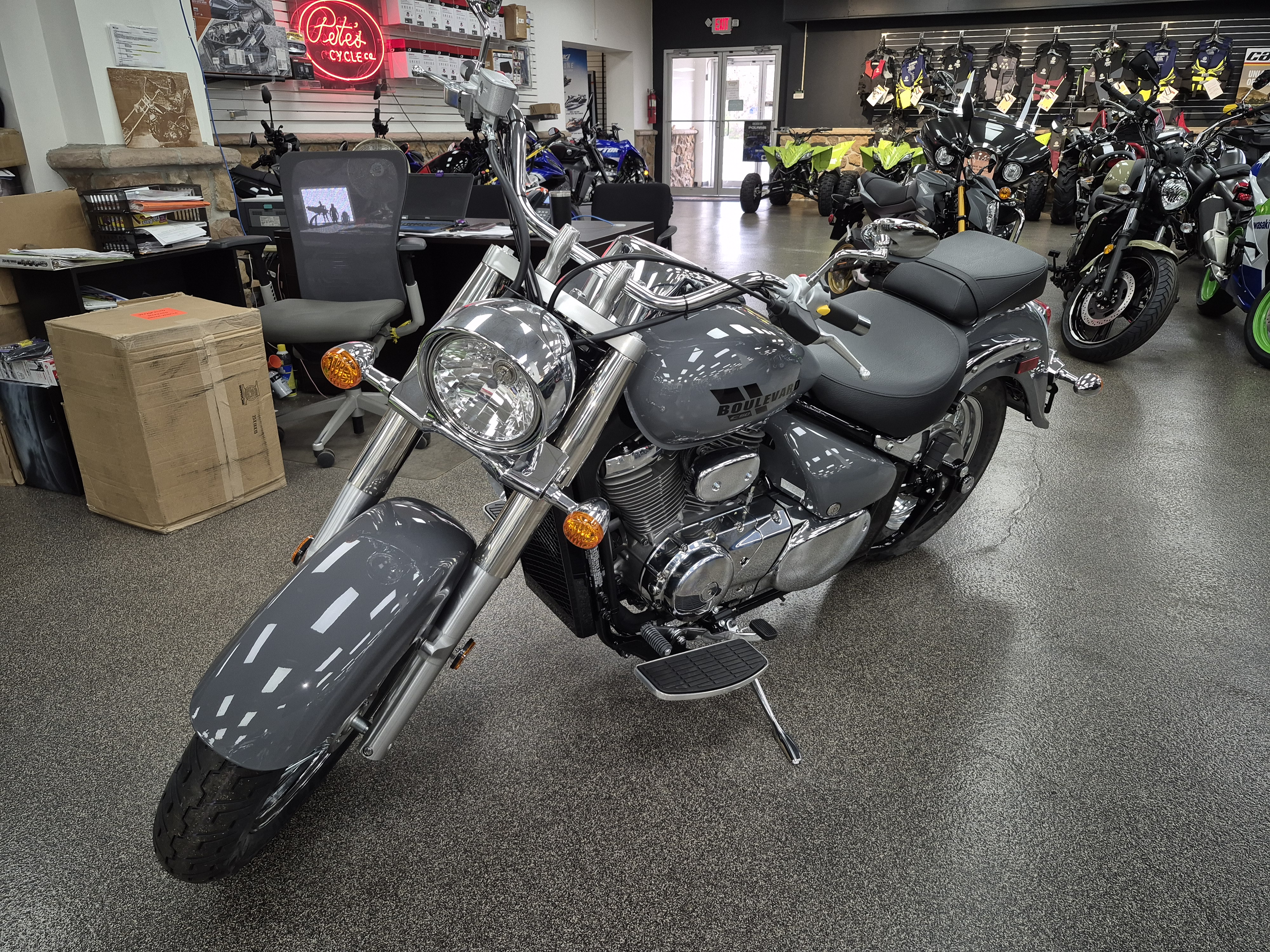 2025 Suzuki Boulevard C50 - Photo 4