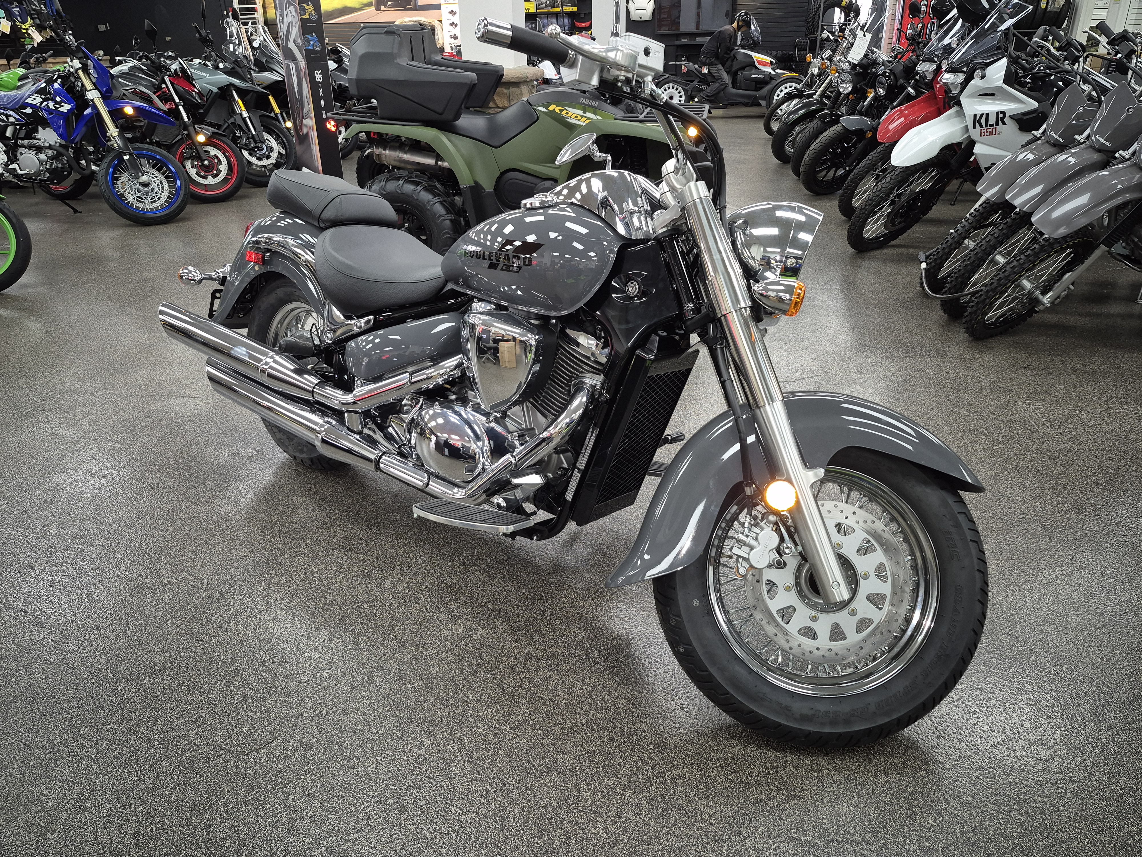 2025 Suzuki Boulevard C50 - Photo 3