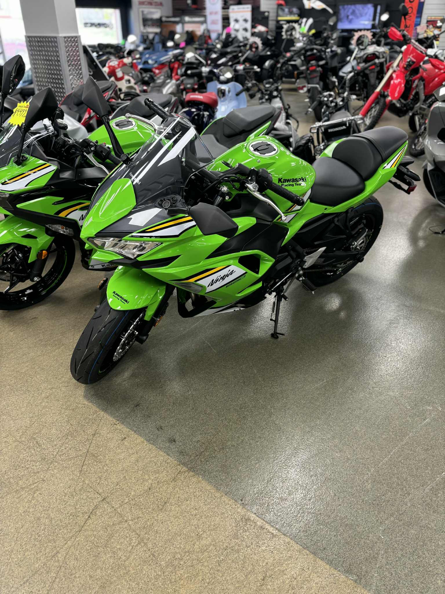 2025 Kawasaki Ninja 650 ABS - Photo 2