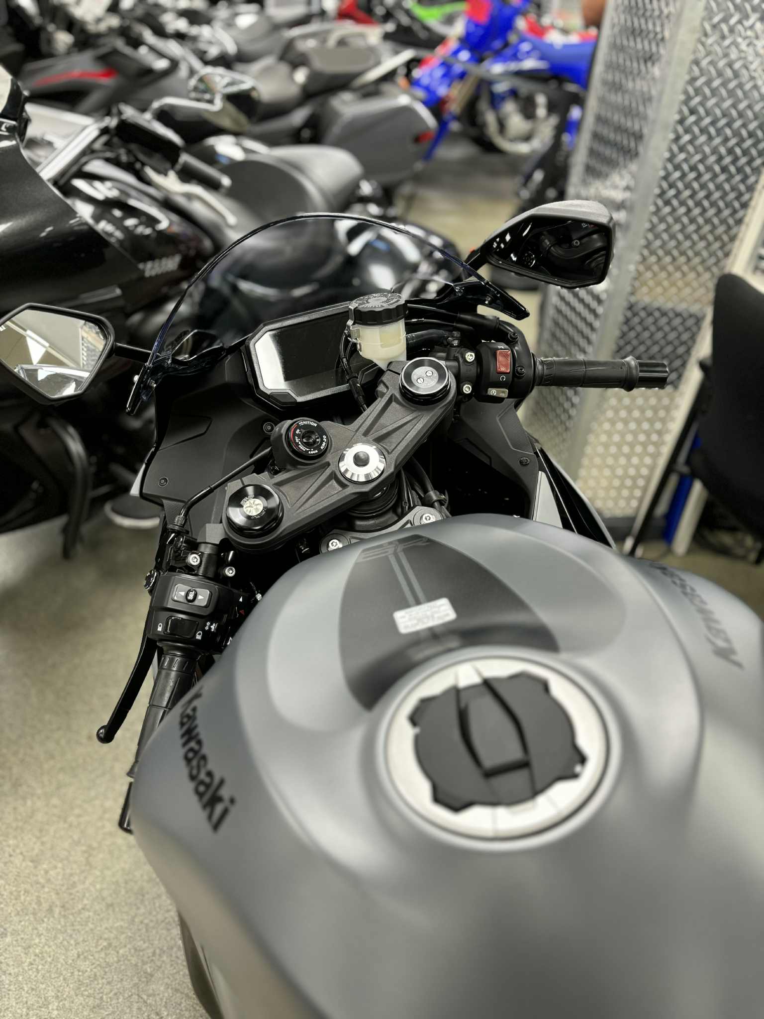 2025 Kawasaki Ninja ZX-6R ABS - Photo 6