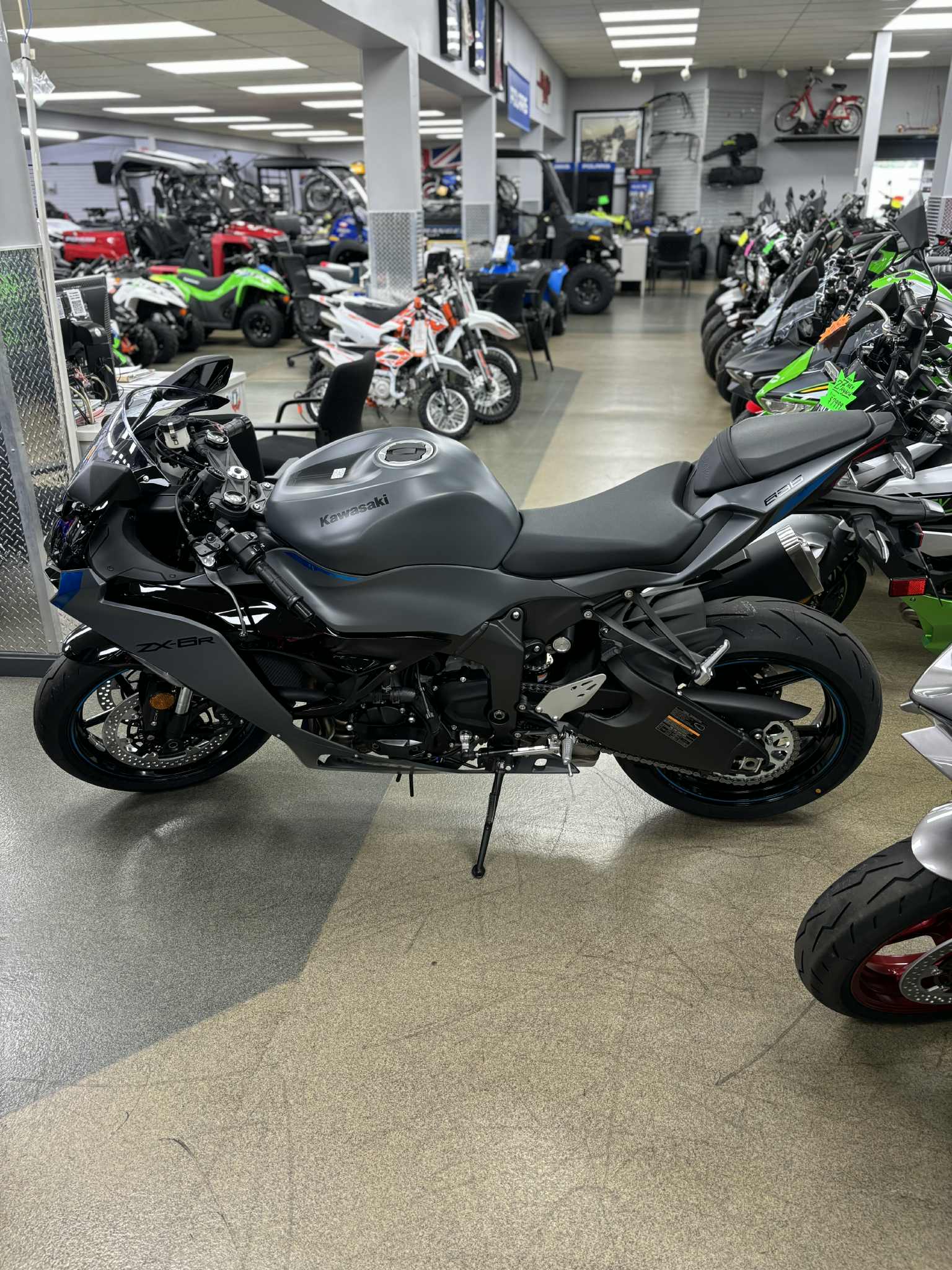 2025 Kawasaki Ninja ZX-6R ABS - Photo 5