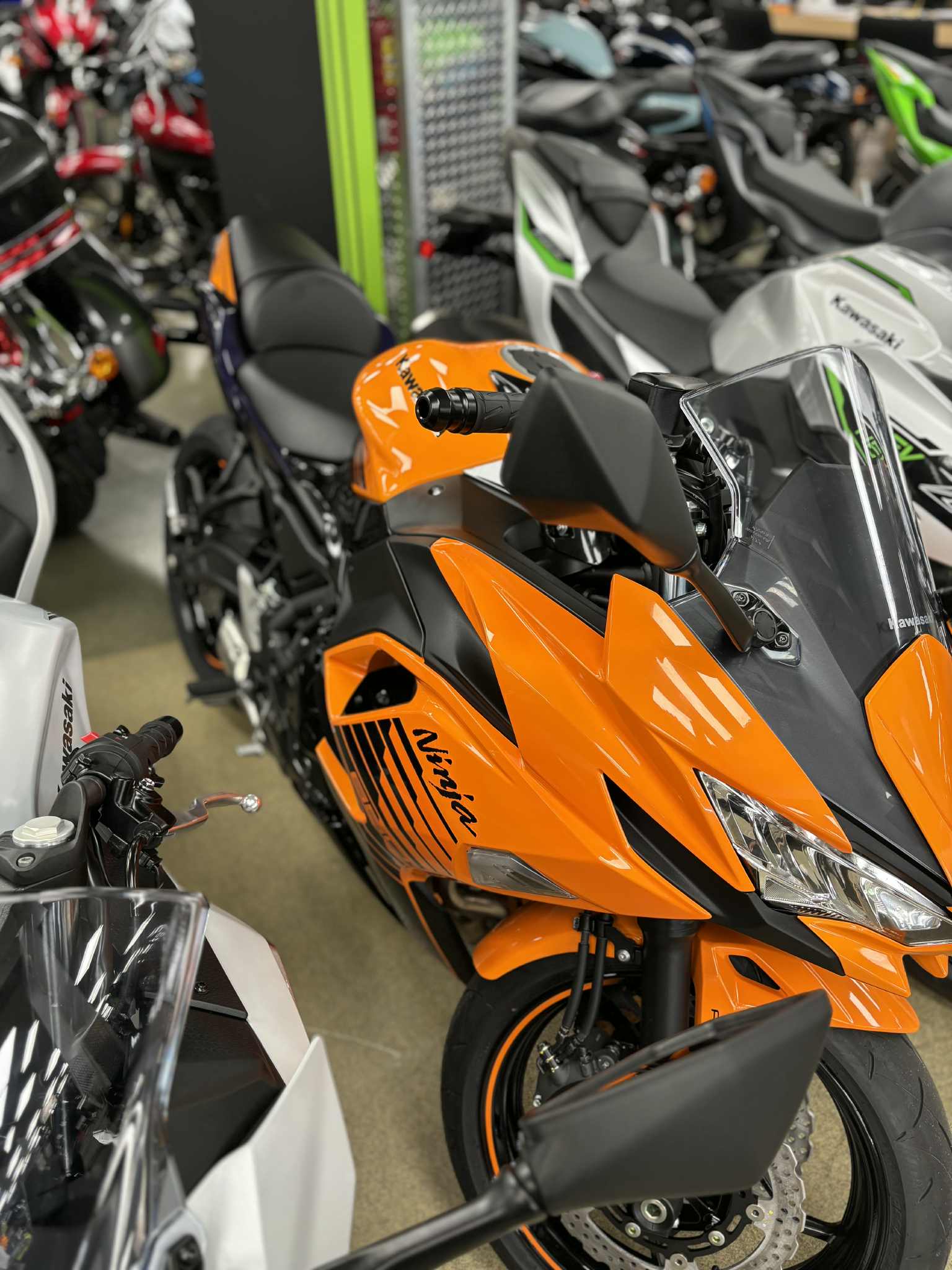 2025 Kawasaki Ninja 650 ABS - Photo 2