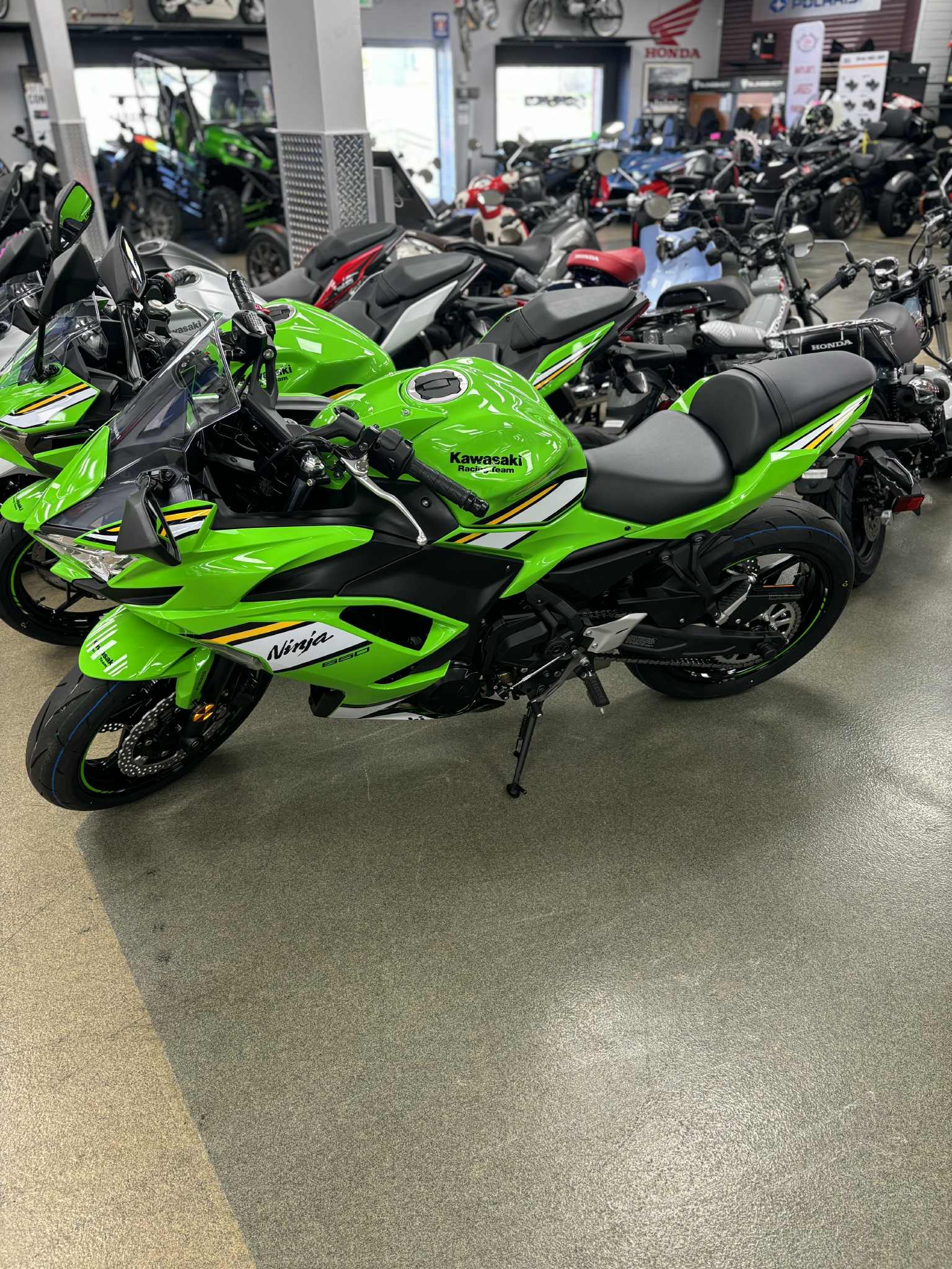 2025 Kawasaki Ninja 650 ABS KRT EDITION - Photo 5