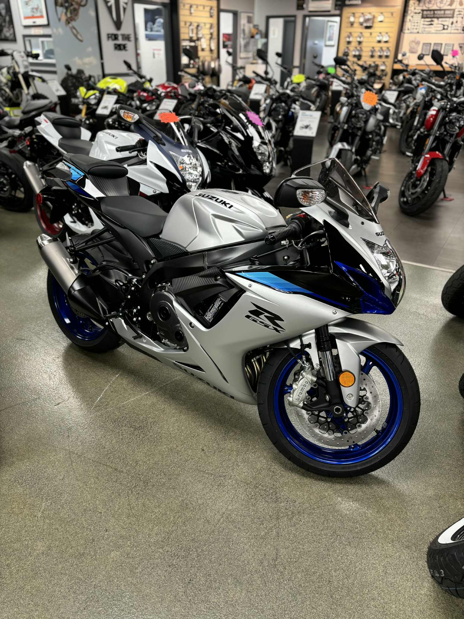 2026 Suzuki GSX-R 600 - Photo 2