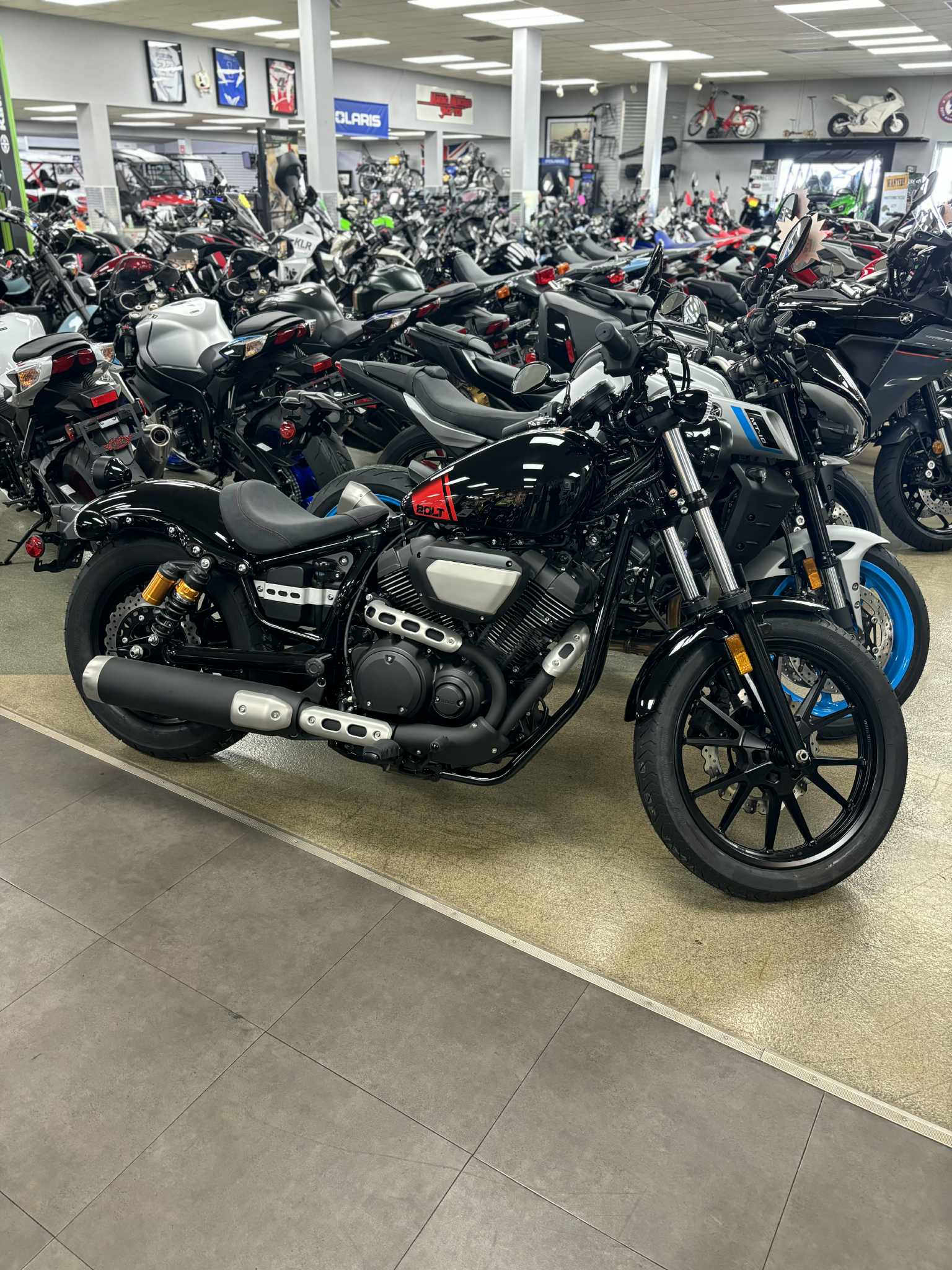 2025 Yamaha Bolt R-Spec - Photo 3