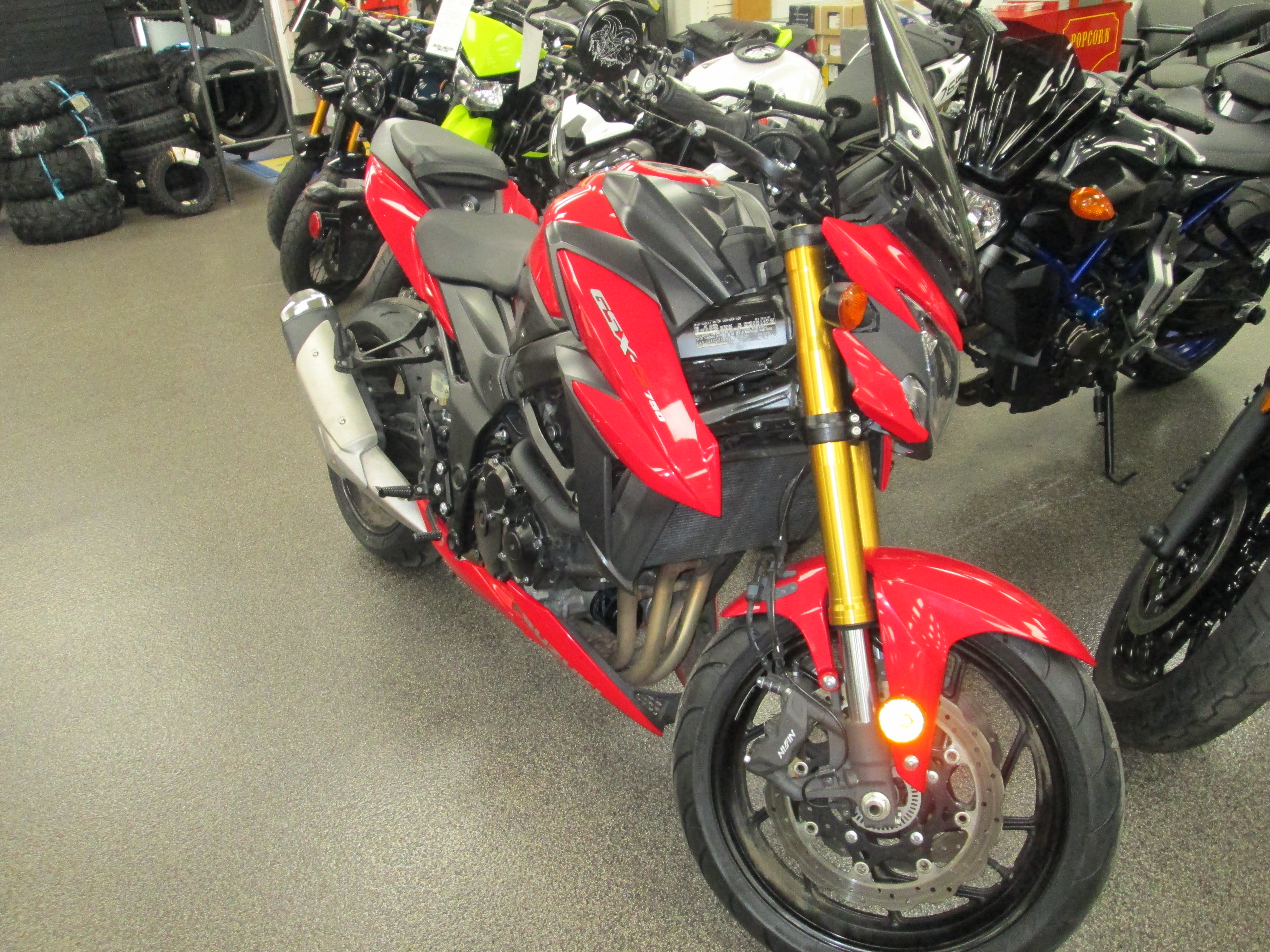2018 Suzuki GSX-S750 - Photo 2