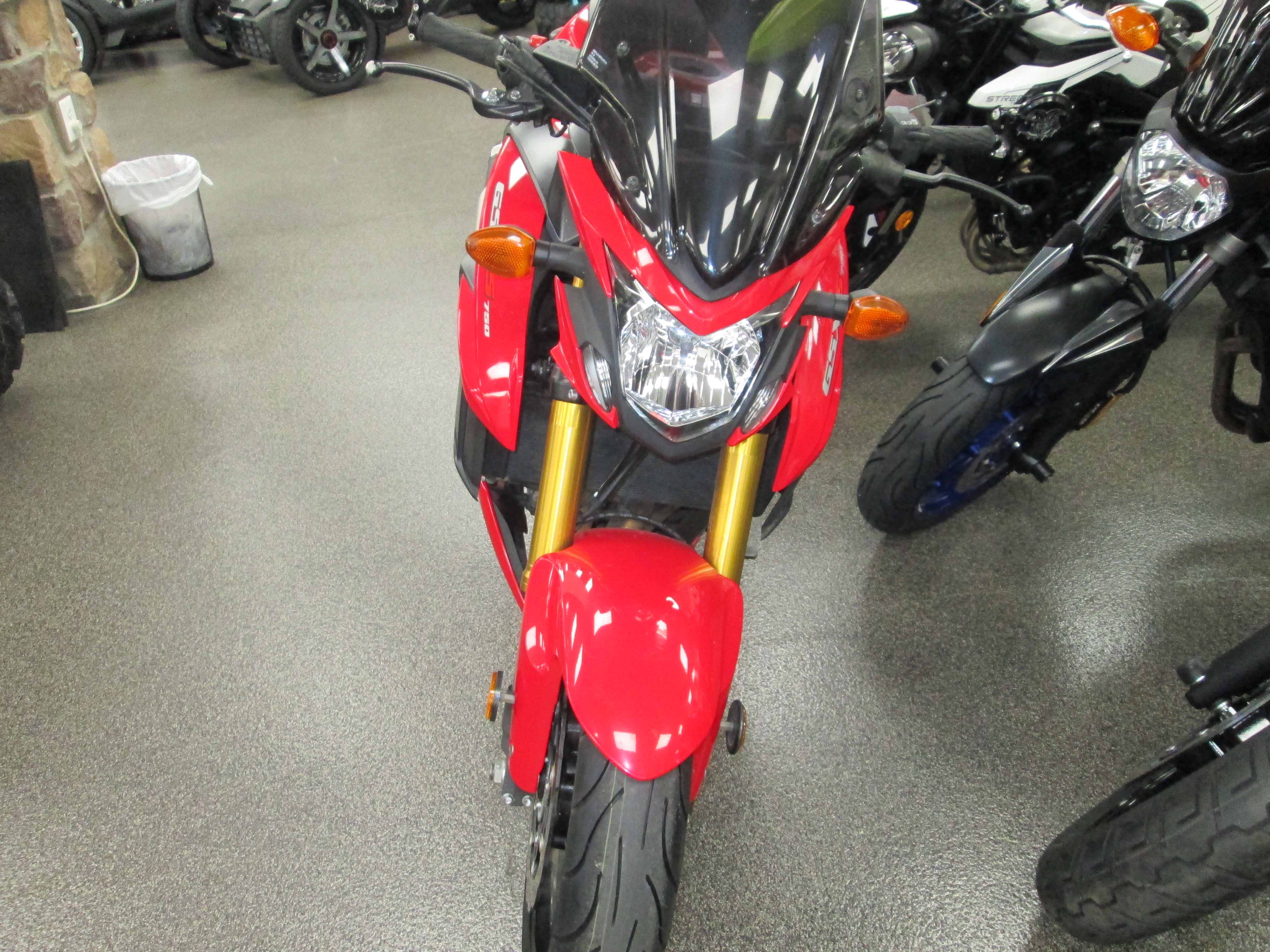 2018 Suzuki GSX-S750 - Photo 3