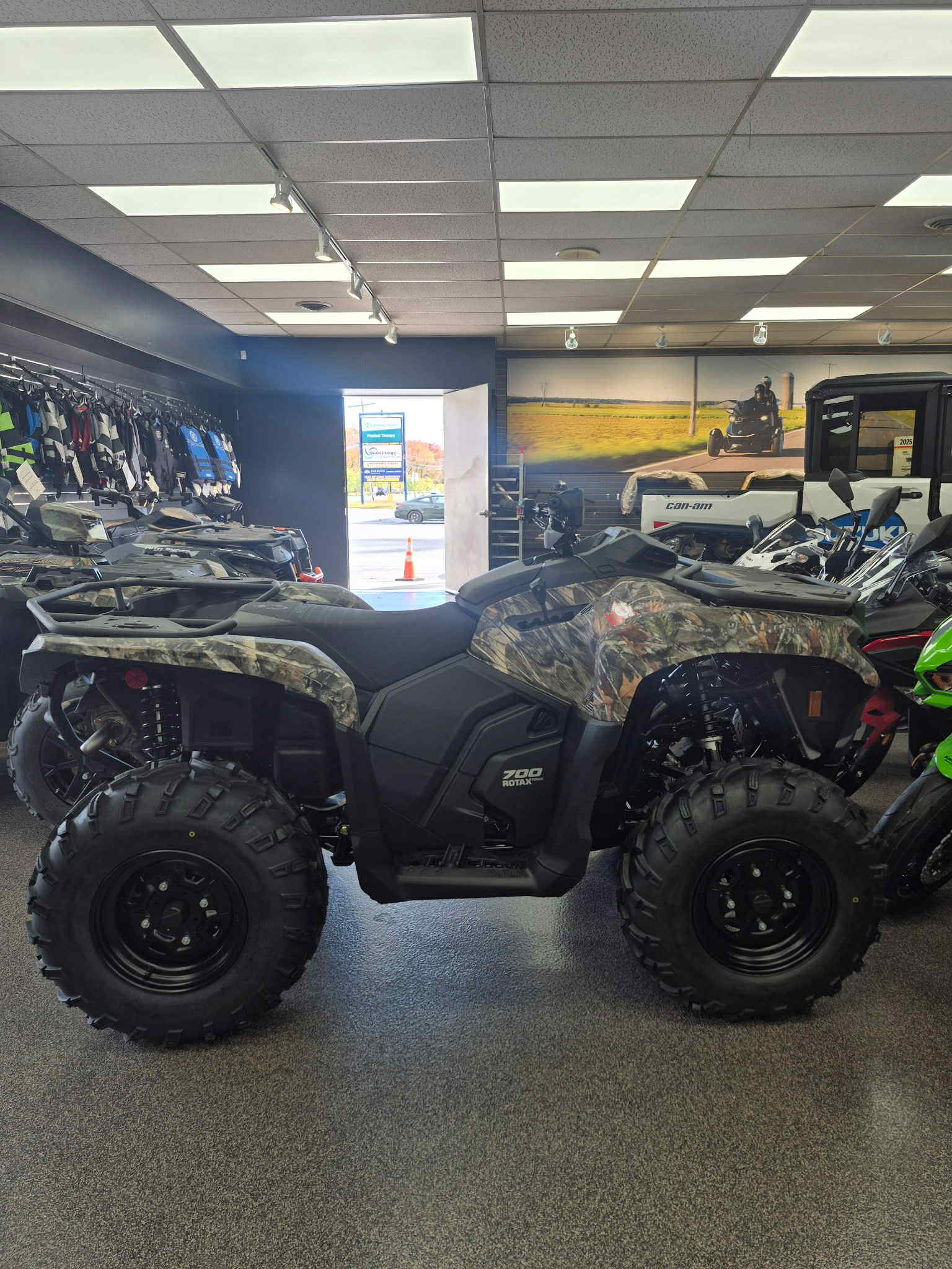 2026 Can-Am OUTLANDER DPS 700 - Photo 5