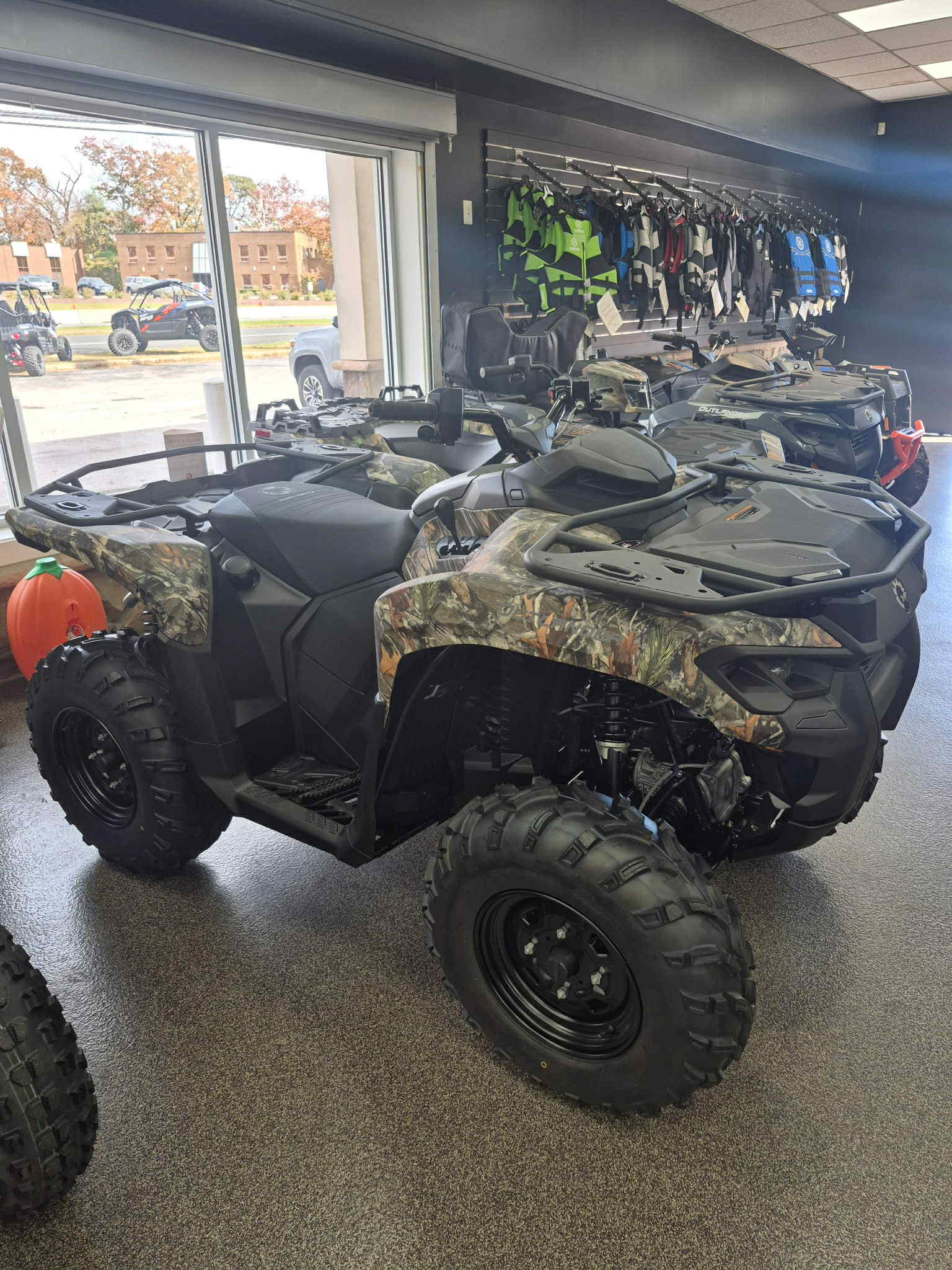 2026 Can-Am OUTLANDER DPS 700 - Photo 3