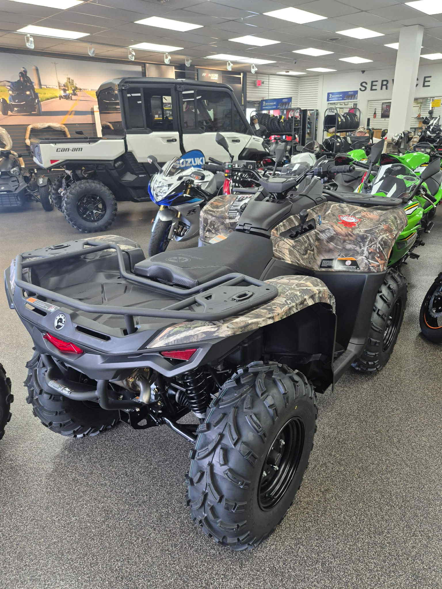 2026 Can-Am OUTLANDER DPS 700 - Photo 6